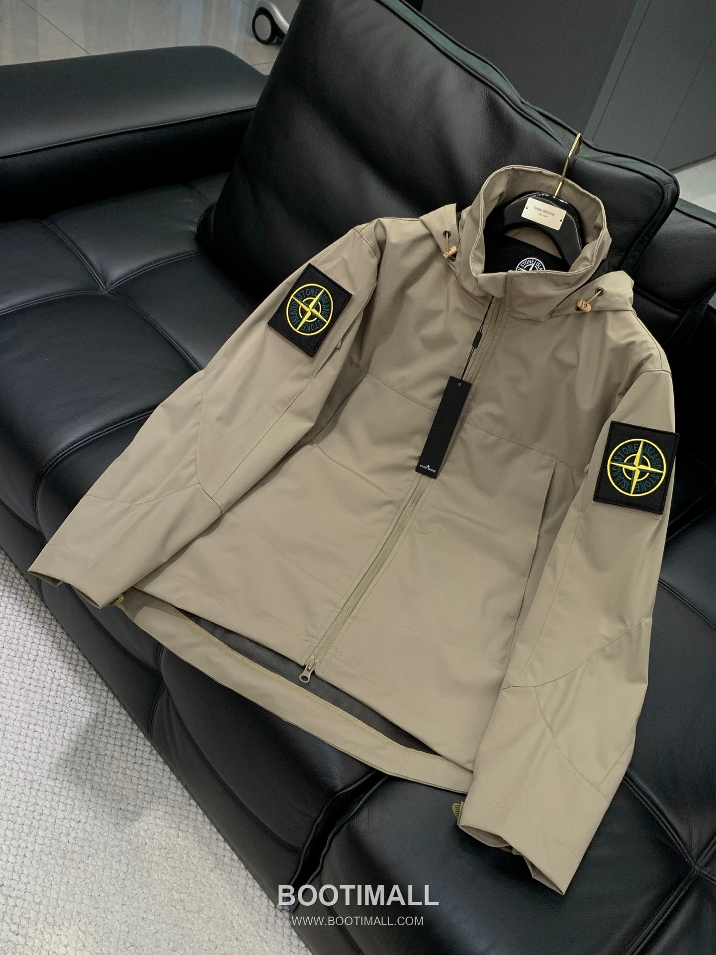 Stone Island Embroidered Logo Hooded Jacket Cotton Blend 4 Colors Available Jacket 엠브로이더리 로고 후드 자켓 코튼 혼방 4컬러 전개 자켓 3