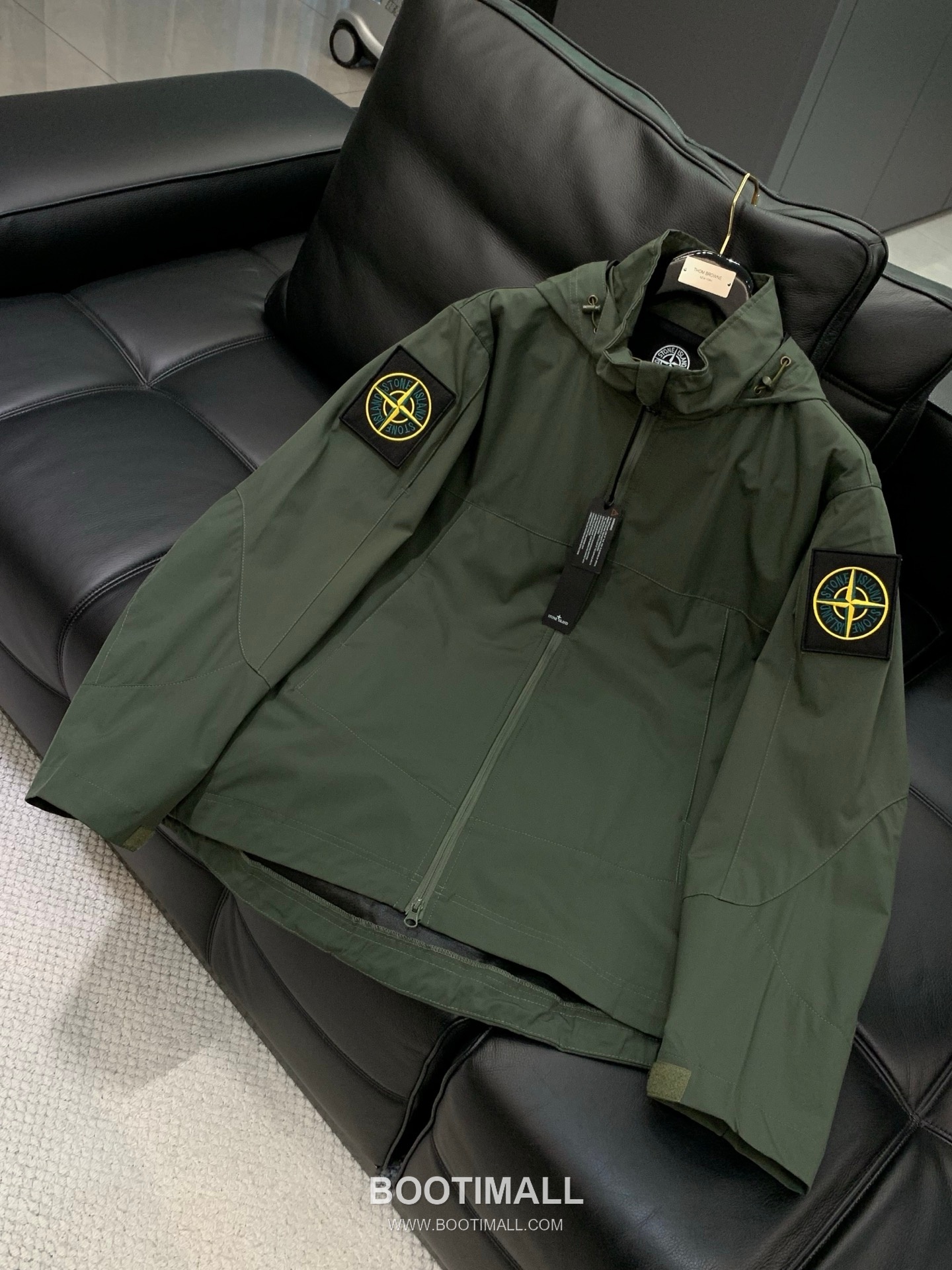 Stone Island Embroidered Logo Hooded Jacket Cotton Blend 4 Colors Available Jacket 엠브로이더리 로고 후드 자켓 코튼 혼방 4컬러 전개 자켓 3