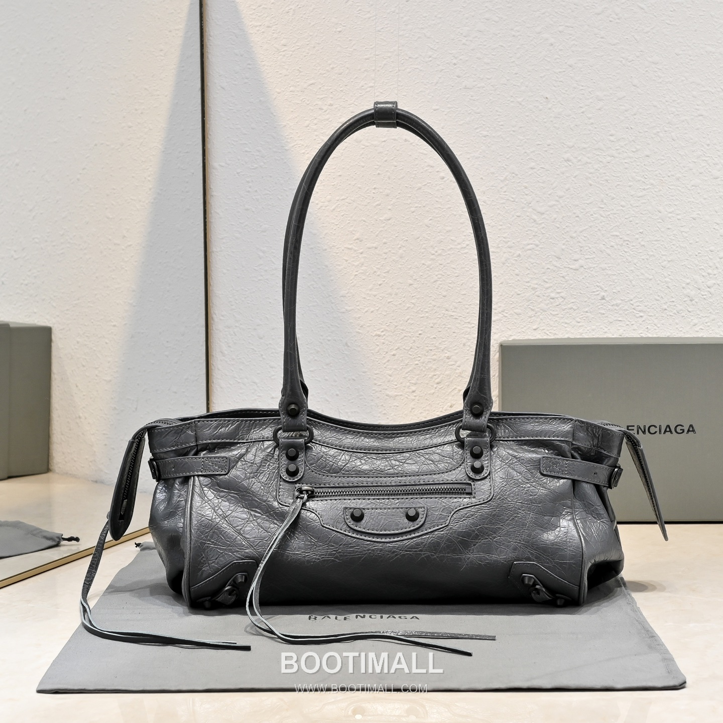 Balenciaga Motorcycle City Bag Lambskin Leather Dark Gray Shoulder Bag 발렌시아가 모터사이클 시티백 램스킨 레더 다크 그레이 숄더백 38cm 1