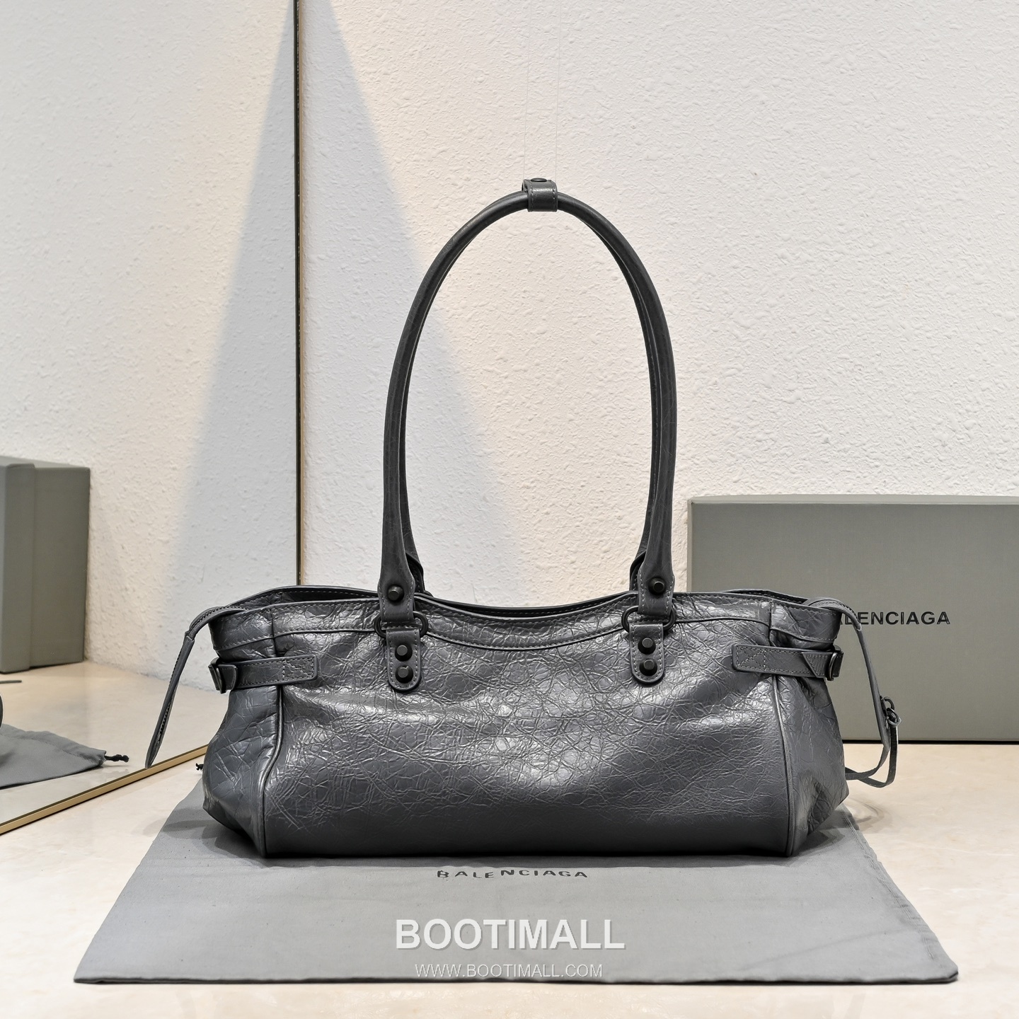 Balenciaga Motorcycle City Bag Lambskin Leather Dark Gray Shoulder Bag 발렌시아가 모터사이클 시티백 램스킨 레더 다크 그레이 숄더백 38cm 2