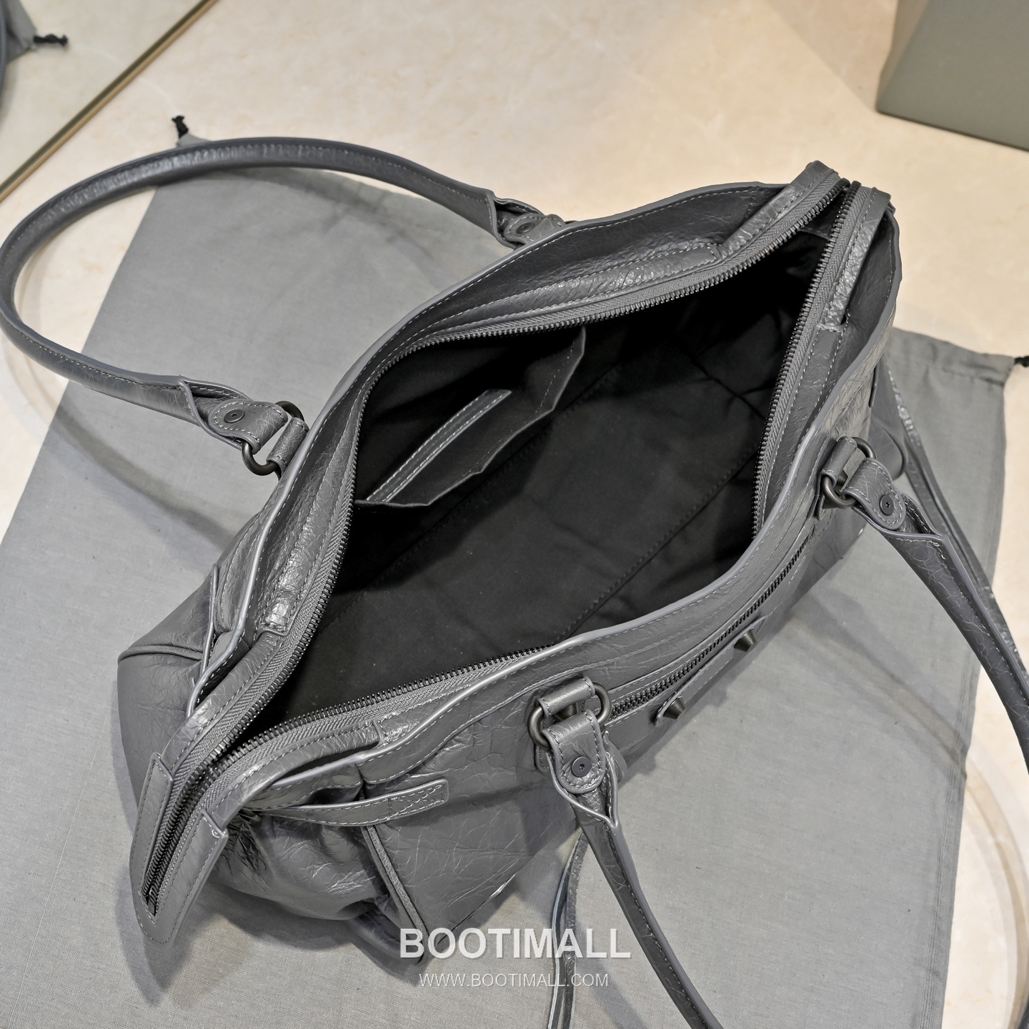 Balenciaga Motorcycle City Bag Lambskin Leather Dark Gray Shoulder Bag 발렌시아가 모터사이클 시티백 램스킨 레더 다크 그레이 숄더백 38cm 7