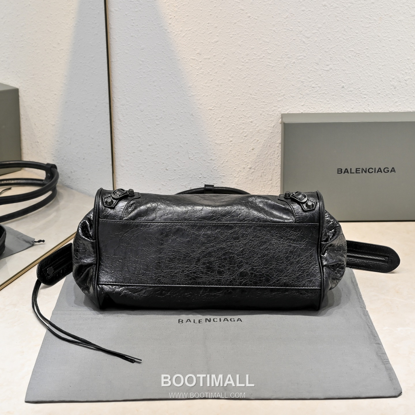 Balenciaga Motorcycle Bag Lambskin Leather Black Shoulder Bag 발렌시아가 모터사이클 바이커백 램스킨 레더 블랙 숄더백 30cm 3