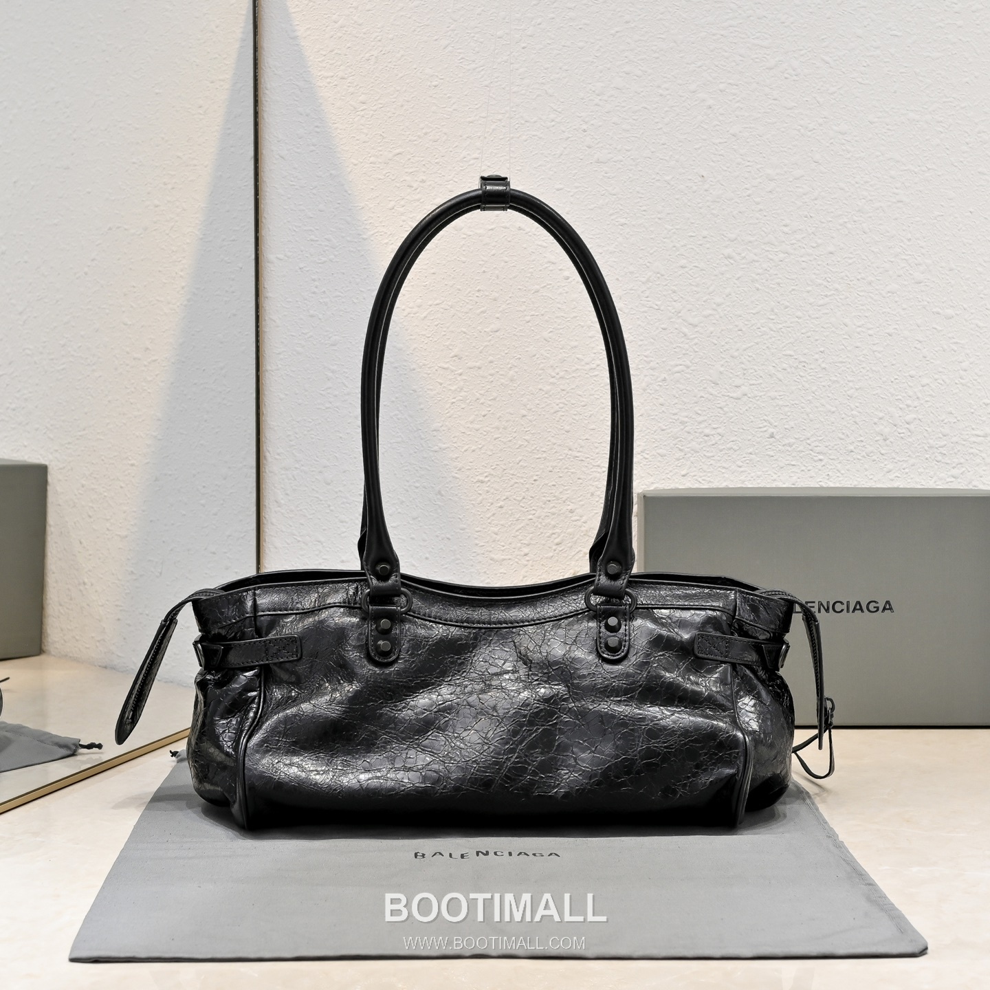 Balenciaga Motorcycle Bag Lambskin Leather Black Shoulder Bag 발렌시아가 모터사이클 바이커백 램스킨 레더 블랙 숄더백 30cm 4
