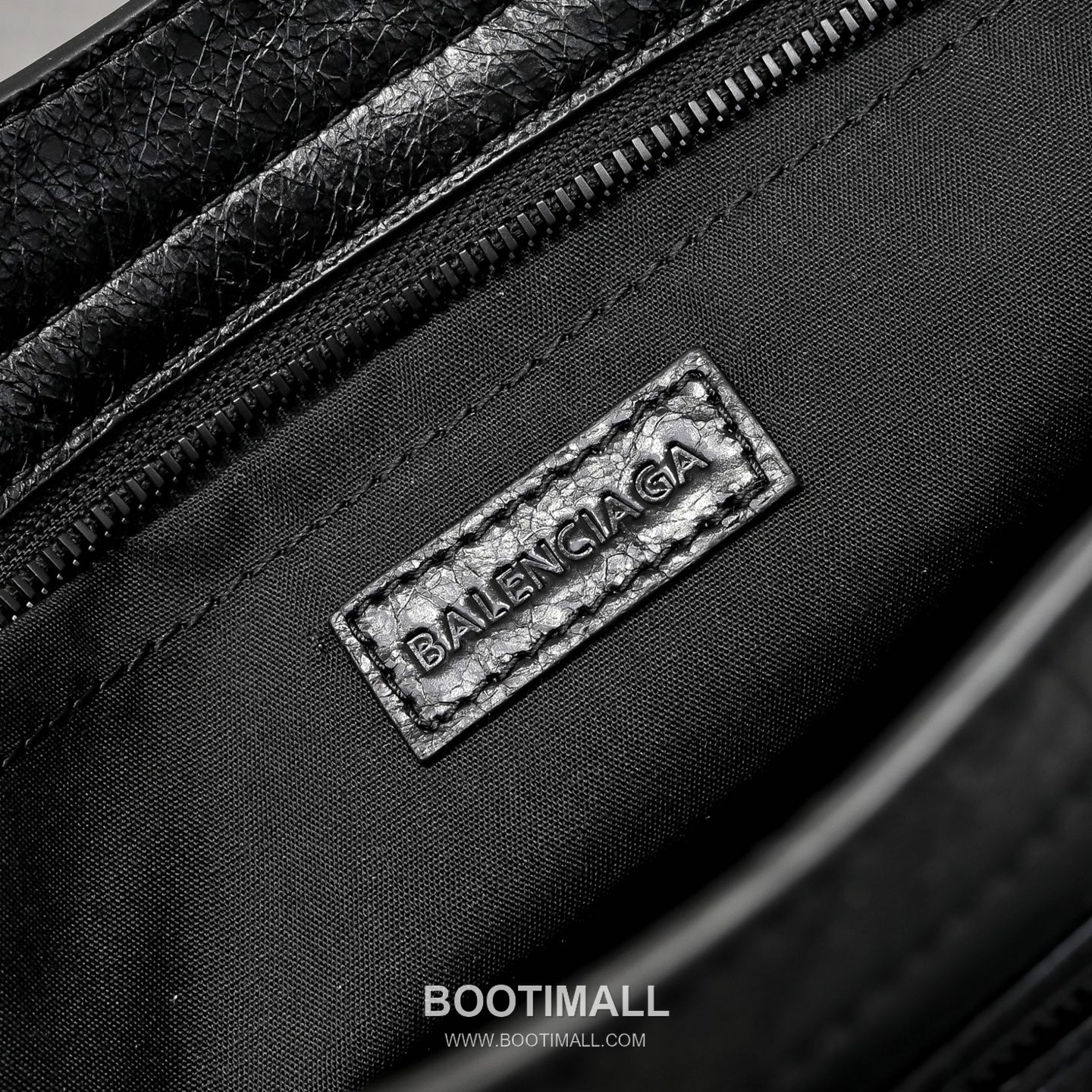 Balenciaga Motorcycle Bag Lambskin Leather Black Shoulder Bag 발렌시아가 모터사이클 바이커백 램스킨 레더 블랙 숄더백 30cm 5