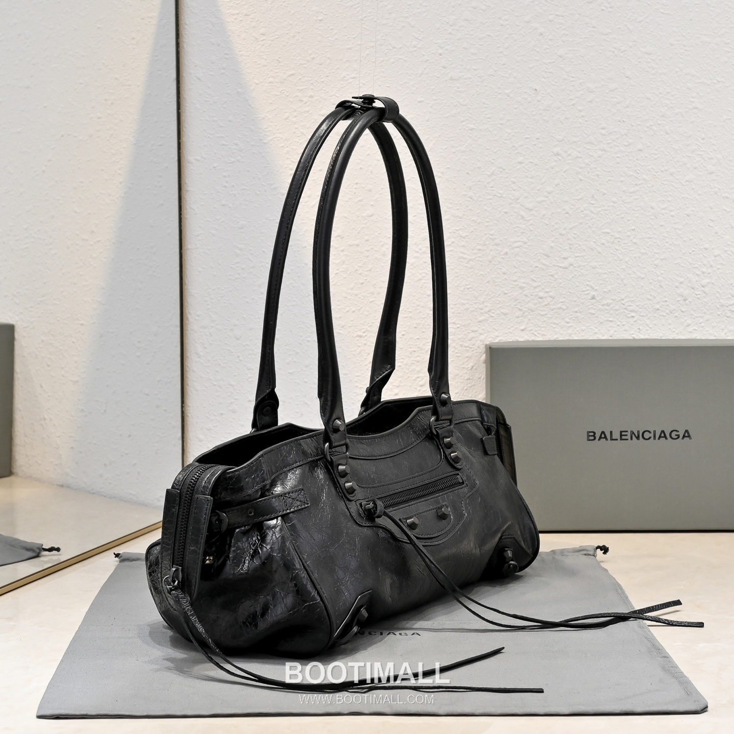 Balenciaga Motorcycle Bag Lambskin Leather Black Shoulder Bag 발렌시아가 모터사이클 바이커백 램스킨 레더 블랙 숄더백 30cm 6