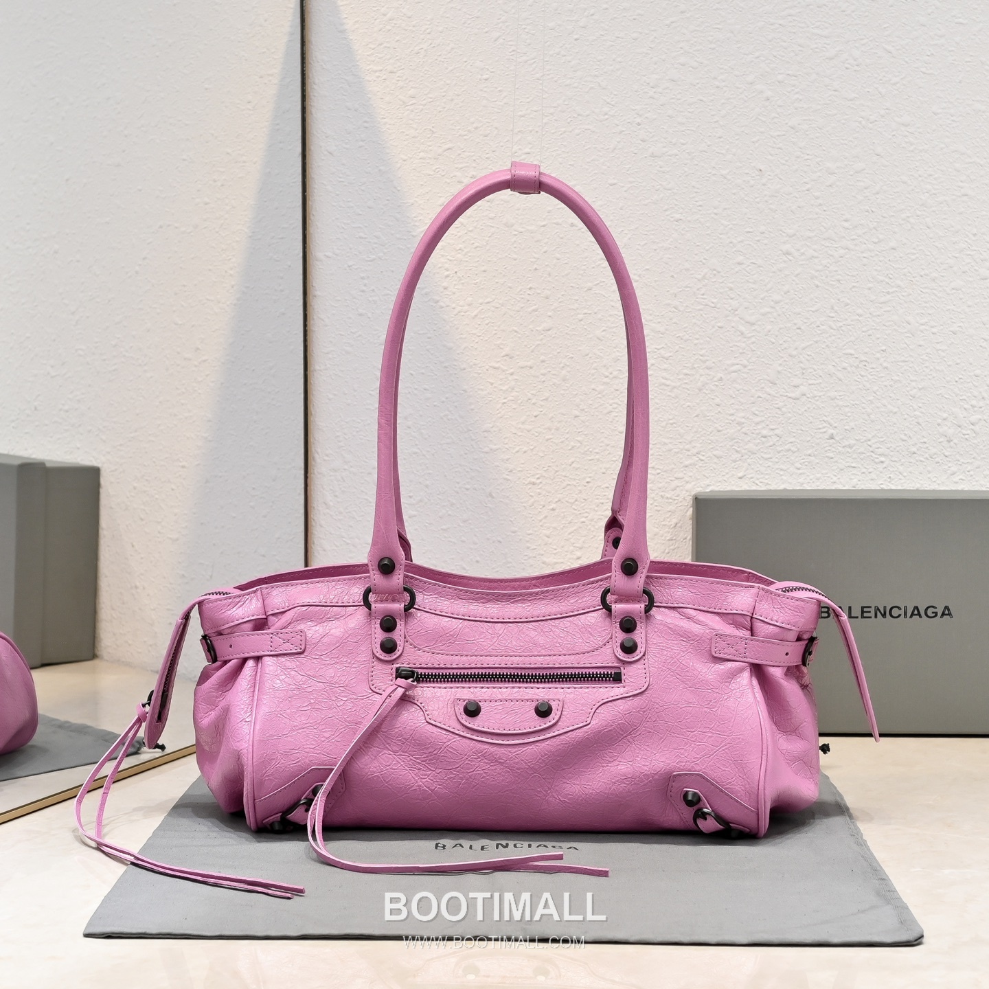 Balenciaga Motorcycle City Bag Lambskin Leather Rose Pink Shoulder Bag 발렌시아가 모터사이클 시티백 램스킨 레더 로즈 핑크 숄더백 38cm 1