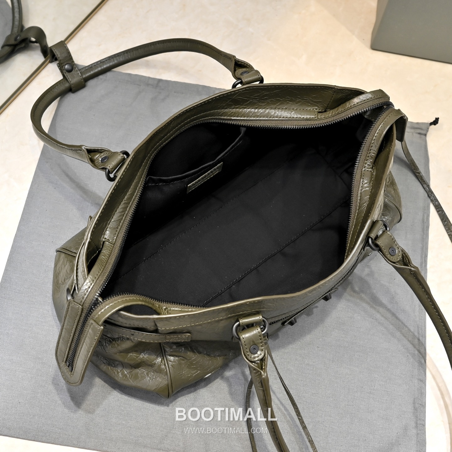 Balenciaga Le Cagole Mini Shoulder Bag Lambskin Leather Olive Green Shoulder Bag 발렌시아가 르 카골 미니 숄더백 램스킨 레더 올리브 그린 숄더백 28cm 5