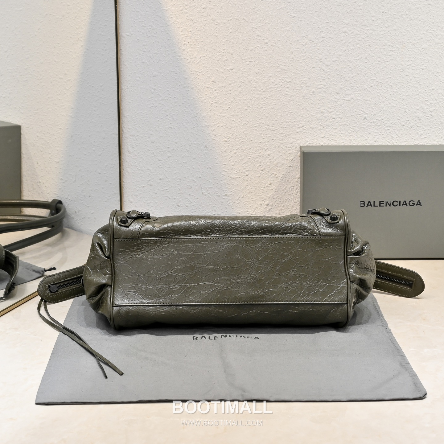 Balenciaga Le Cagole Mini Shoulder Bag Lambskin Leather Olive Green Shoulder Bag 발렌시아가 르 카골 미니 숄더백 램스킨 레더 올리브 그린 숄더백 28cm 6