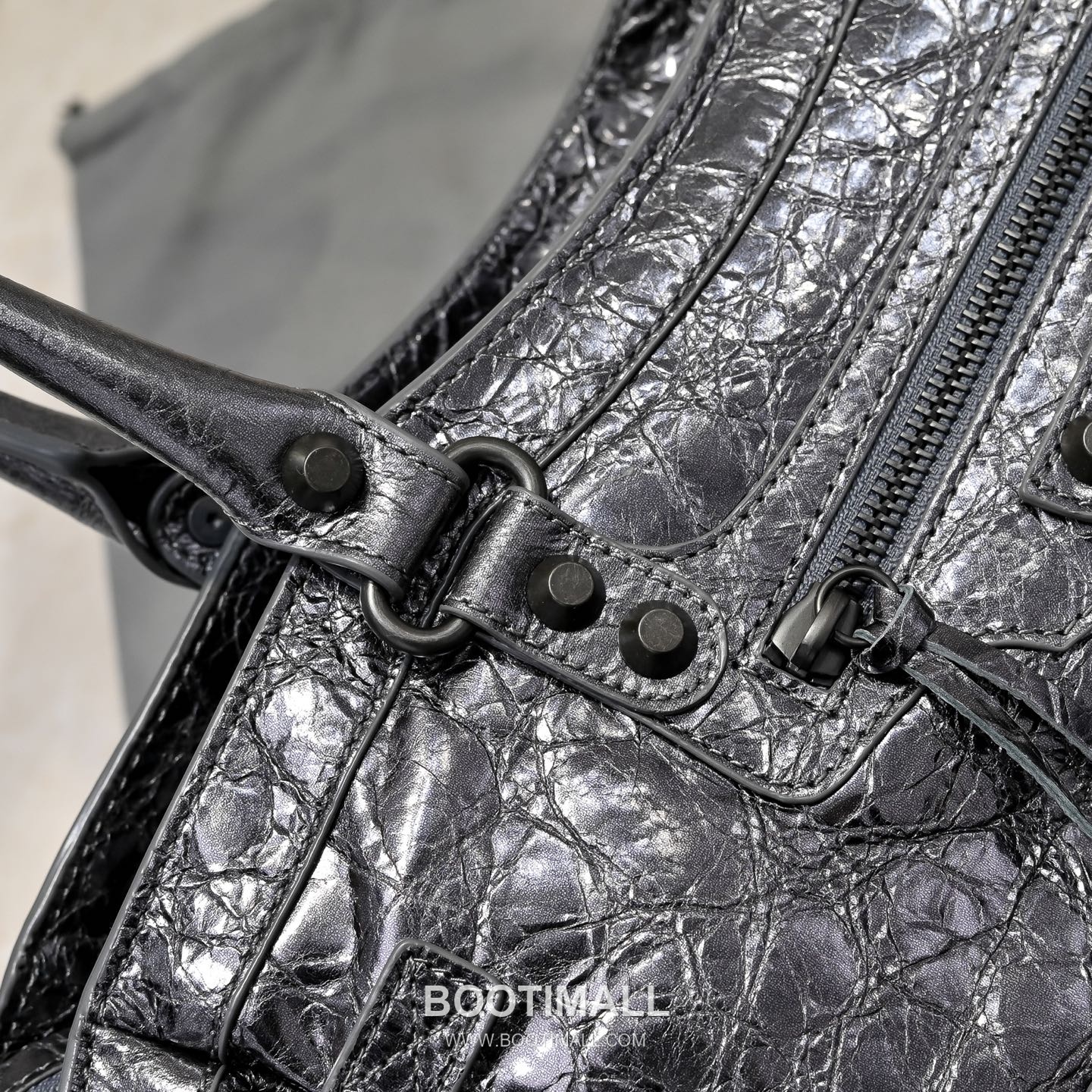 Balenciaga Moto Shoulder Bag Lambskin Leather Metallic Silver Shoulder Bag 발렌시아가 모토 숄더백 램스킨 레더 메탈릭 실버 숄더백 38cm 8