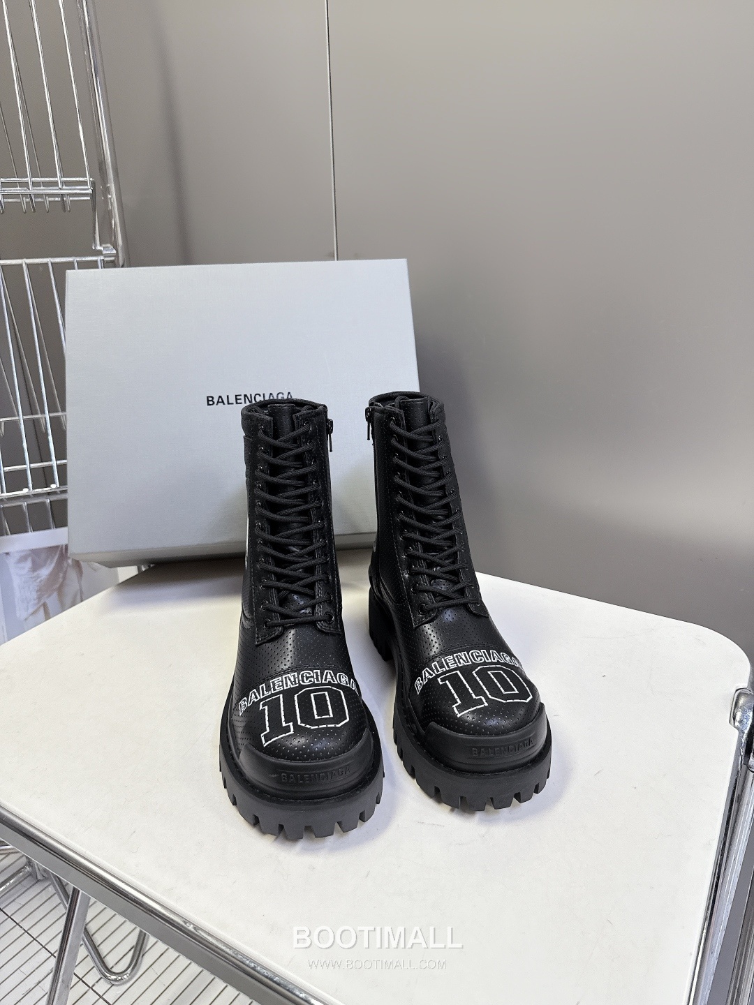 Balenciaga NBA Collaboration High-Top Calfskin Leather Black Sneakers 발렌시아가 NBA 콜라보레이션 하이탑 송아지 가죽 블랙 스니커즈 1