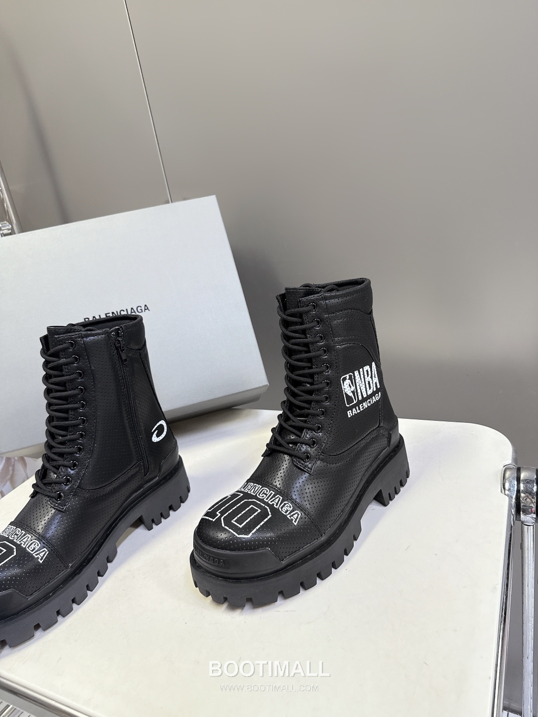 Balenciaga NBA Collaboration High-Top Calfskin Leather Black Sneakers 발렌시아가 NBA 콜라보레이션 하이탑 송아지 가죽 블랙 스니커즈 3