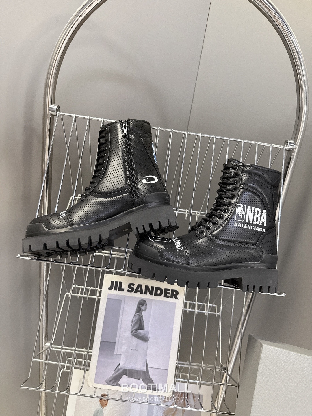 Balenciaga NBA Collaboration High-Top Calfskin Leather Black Sneakers 발렌시아가 NBA 콜라보레이션 하이탑 송아지 가죽 블랙 스니커즈 6