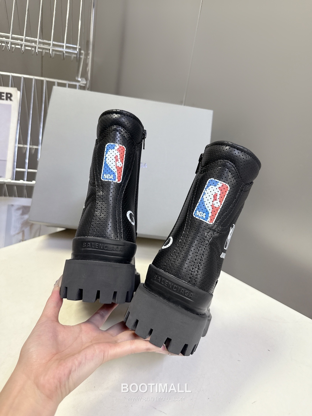 Balenciaga NBA Collaboration High-Top Calfskin Leather Black Sneakers 발렌시아가 NBA 콜라보레이션 하이탑 송아지 가죽 블랙 스니커즈 8