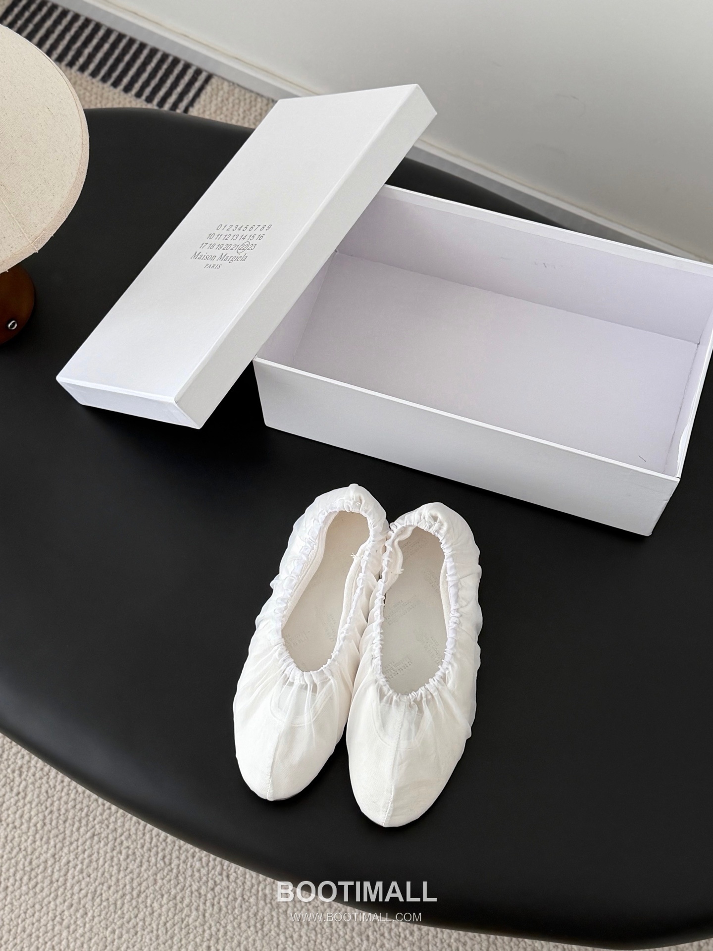Maison Margiela Tabi Split-Toe Ballet Flat Vegetable-Tanned Sheepskin Black Ballet Flat 메종 마르지엘라 타비 스플릿 토 발레 플랫 식물성 태닝 양가죽 블랙 발레 플랫 1