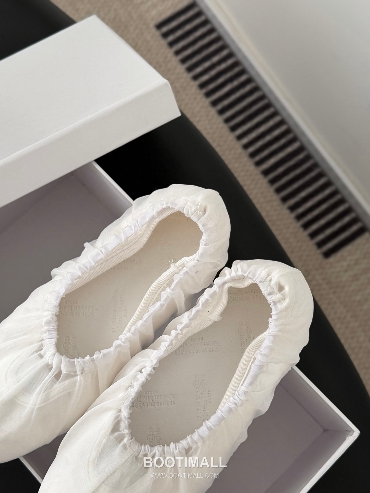 Maison Margiela Tabi Split-Toe Ballet Flat Vegetable-Tanned Sheepskin Black Ballet Flat 메종 마르지엘라 타비 스플릿 토 발레 플랫 식물성 태닝 양가죽 블랙 발레 플랫 9