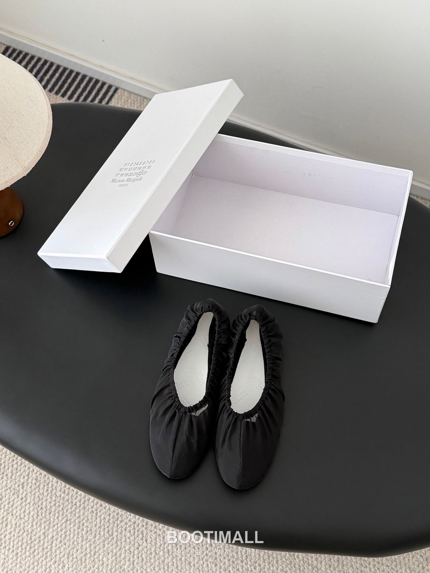 Maison Margiela Tabi Split-Toe Ballet Flat Vegetable-Tanned Sheepskin Black Ballet Flat 메종 마르지엘라 타비 스플릿 토 발레 플랫 식물성 태닝 양가죽 블랙 발레 플랫 1