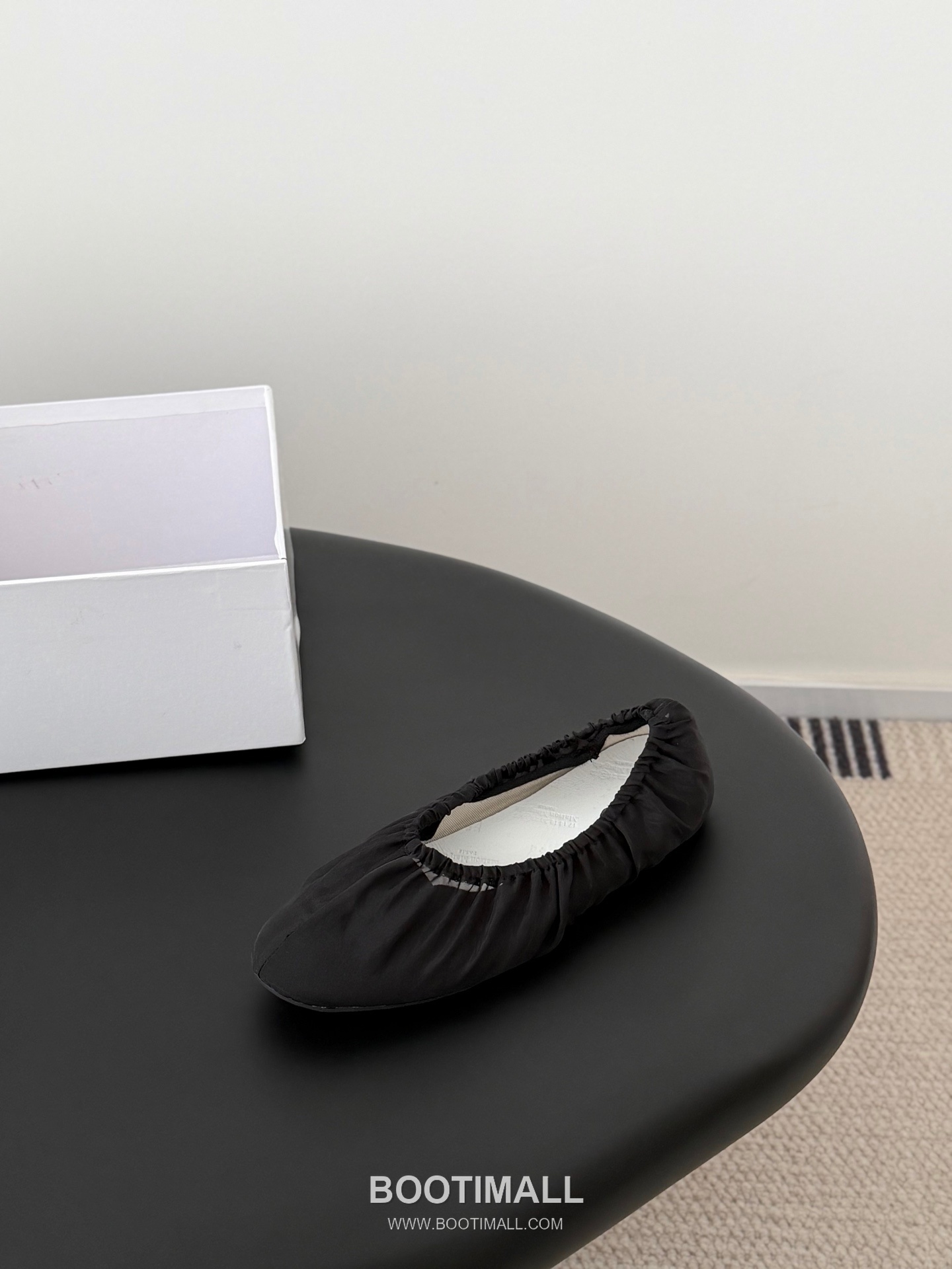 Maison Margiela Tabi Split-Toe Ballet Flat Vegetable-Tanned Sheepskin Black Ballet Flat 메종 마르지엘라 타비 스플릿 토 발레 플랫 식물성 태닝 양가죽 블랙 발레 플랫 4