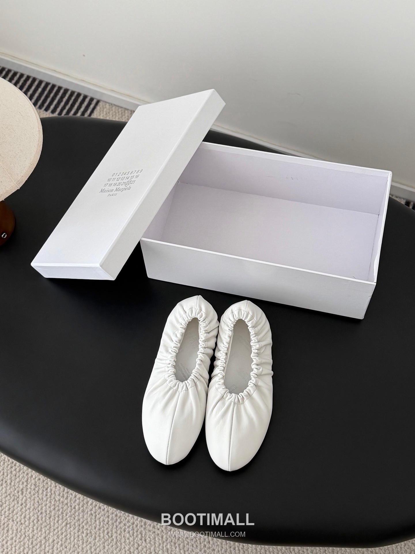 Maison Margiela Tabi Split-Toe Ballet Flat Vegetable-Tanned Sheepskin Black Ballet Flat 메종 마르지엘라 타비 스플릿 토 발레 플랫 식물성 태닝 양가죽 블랙 발레 플랫 1