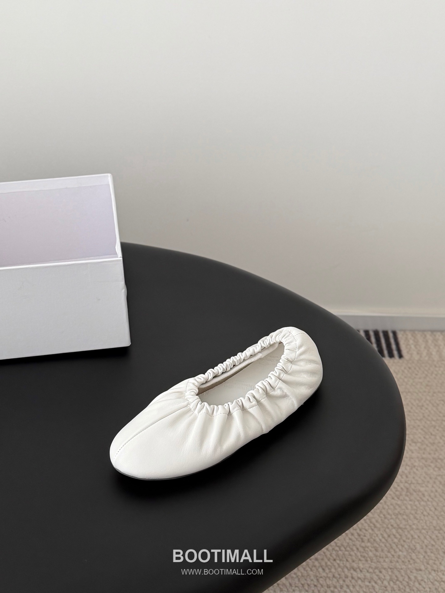 Maison Margiela Tabi Split-Toe Ballet Flat Vegetable-Tanned Sheepskin Black Ballet Flat 메종 마르지엘라 타비 스플릿 토 발레 플랫 식물성 태닝 양가죽 블랙 발레 플랫 4