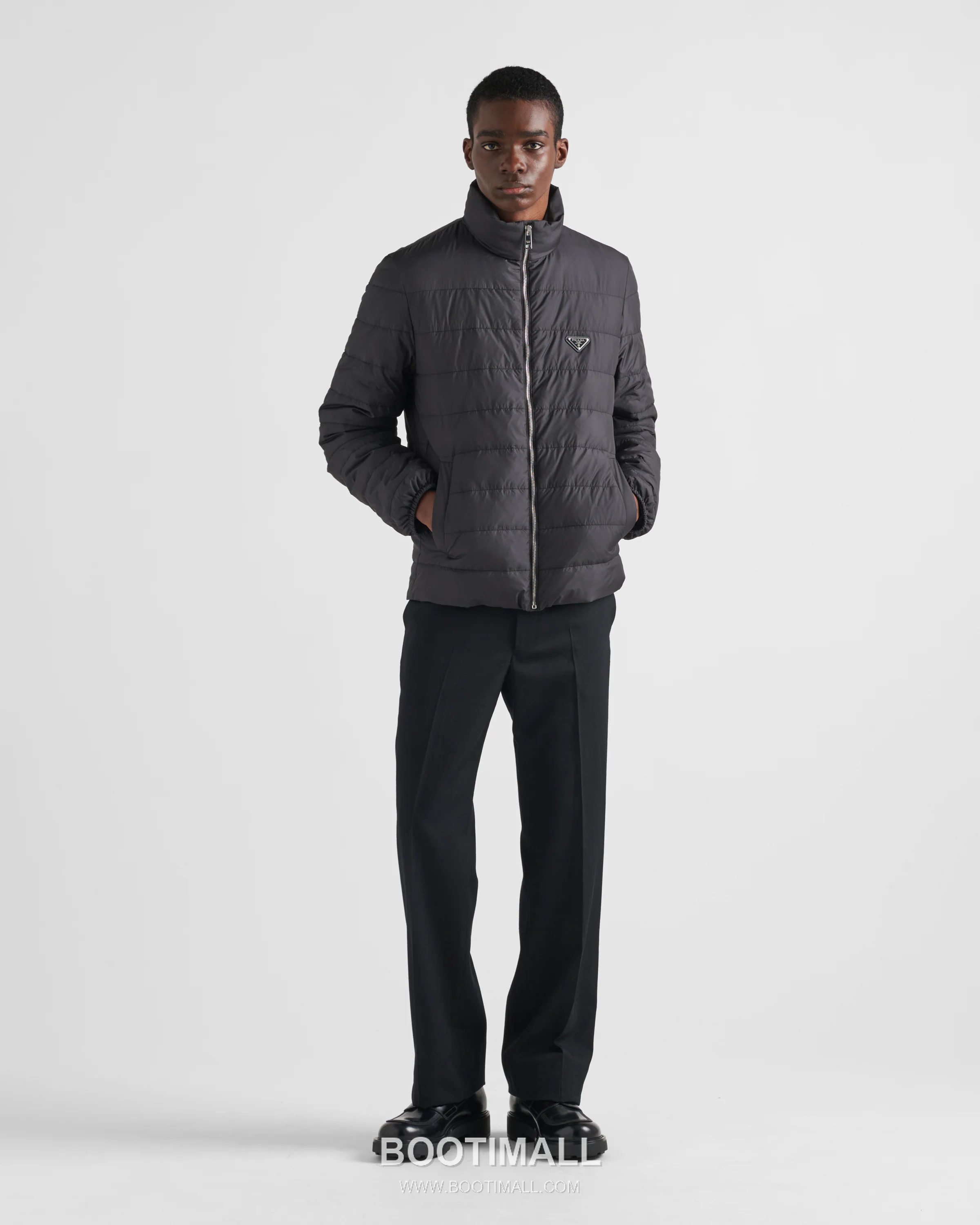 Prada Stand Collar Down Jacket Polyester 프라다 스탠드 칼라 다운 재킷 폴리에스터 46, 48, 50, 52 1