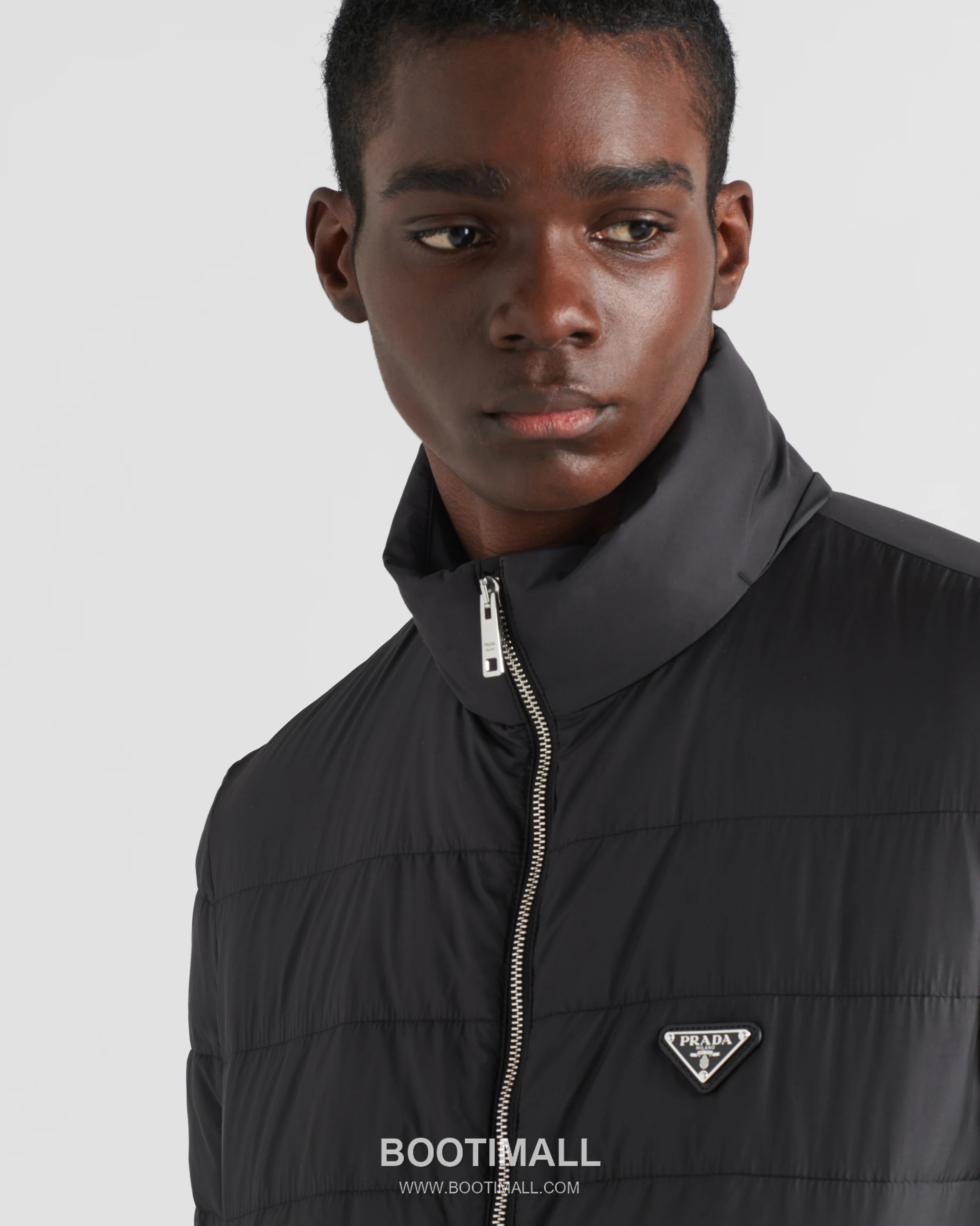 Prada Stand Collar Down Jacket Polyester 프라다 스탠드 칼라 다운 재킷 폴리에스터 46, 48, 50, 52 2