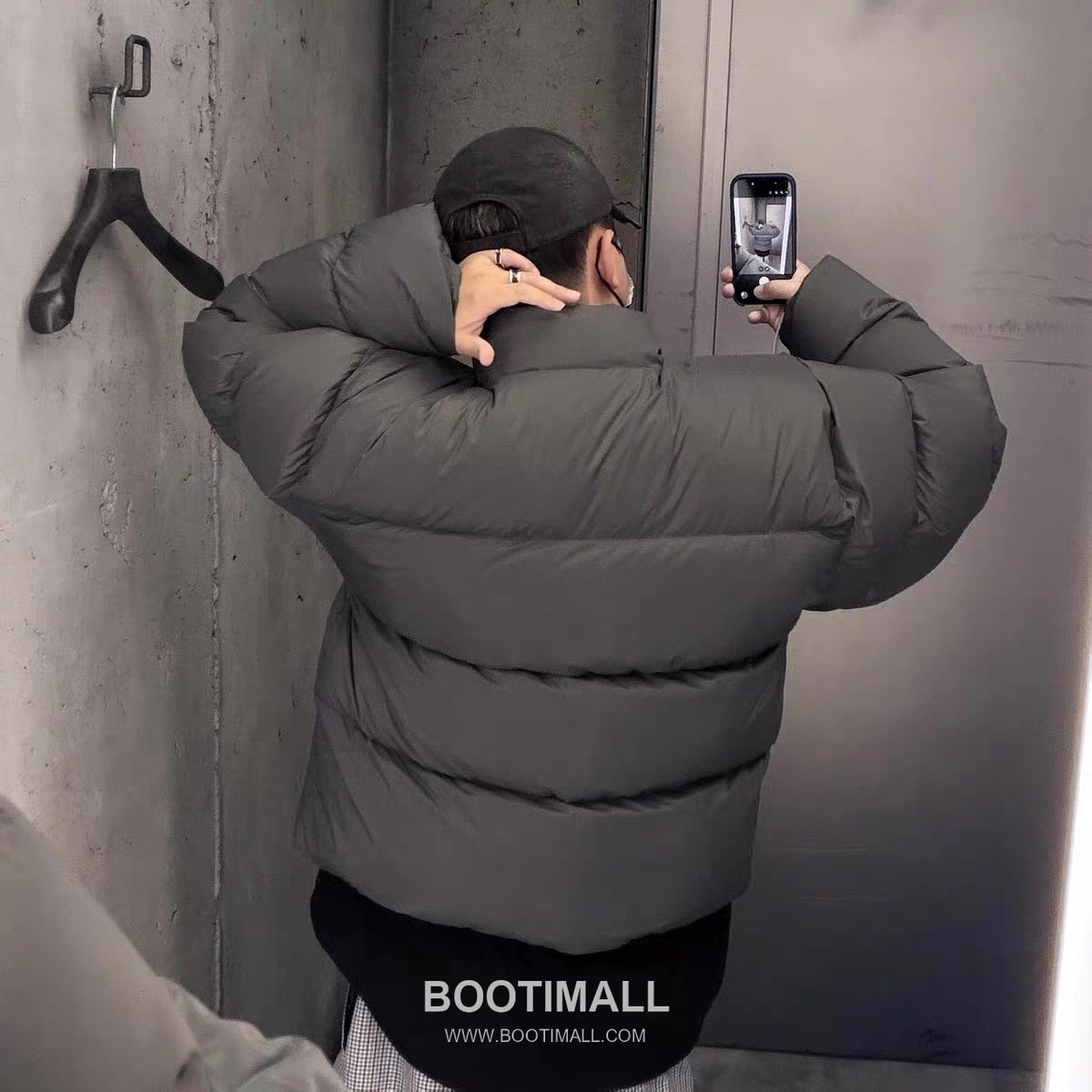 Gucci Embroidered Down Jacket Black 구찌 자수 다운 재킷 블랙 S, M, L, XL 2