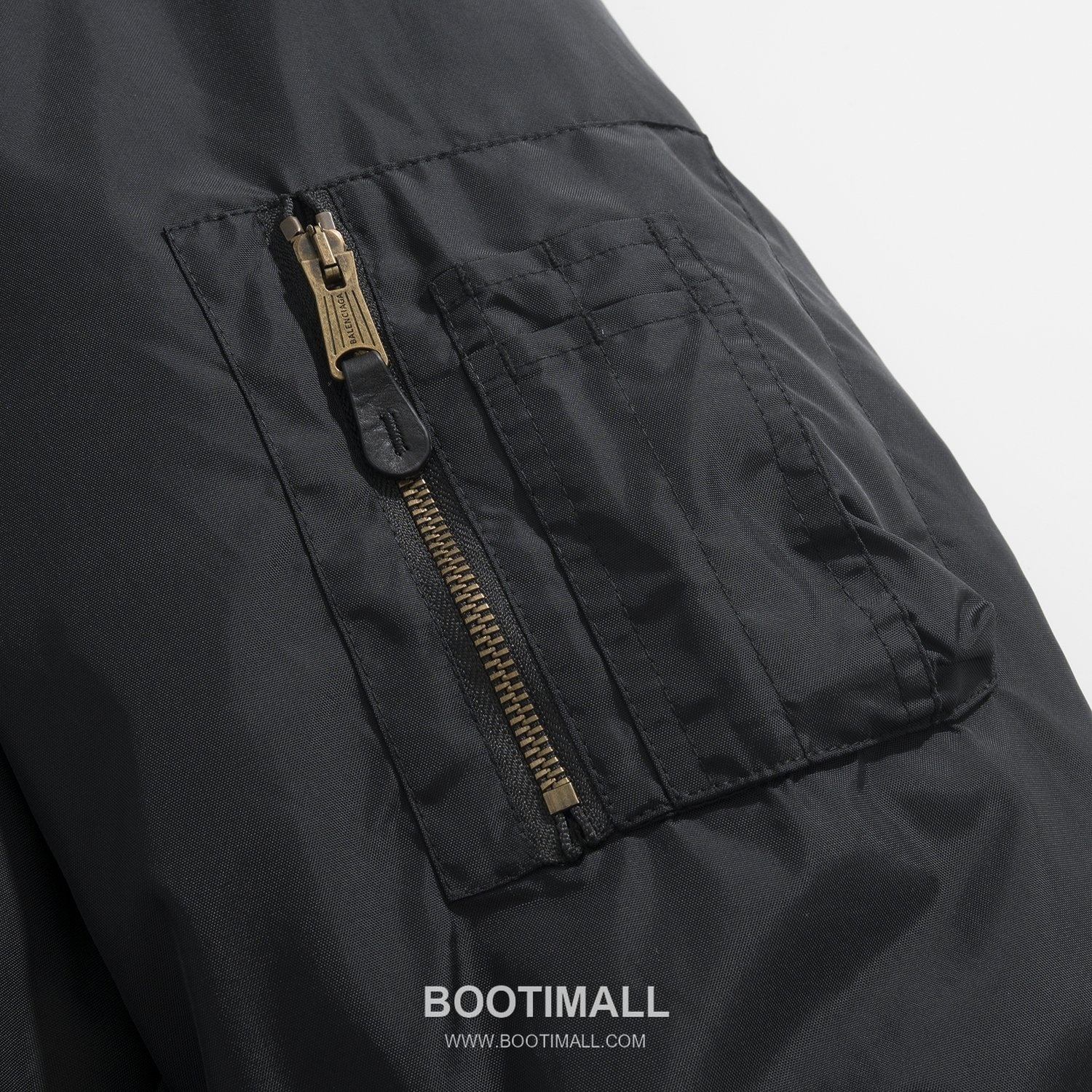 Gucci Lion Crest Jacket Nylon, Velvet, Cotton Black Padded Jacket 구찌 라이온 크레스트 자켓 나일론, 벨벳, 코튼 블랙 패딩 자켓 44, 46, 48, 50 9