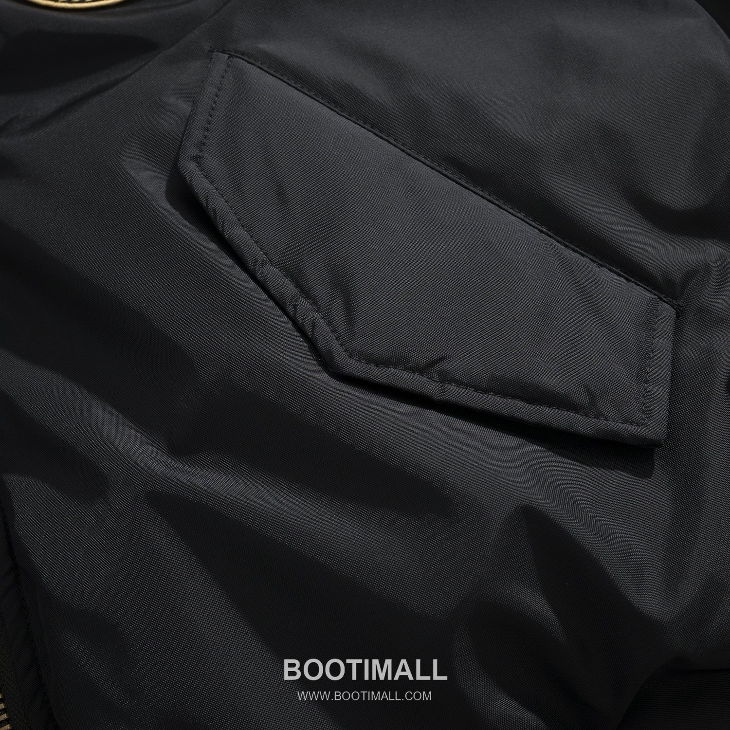 Gucci Lion Crest Jacket Nylon, Velvet, Cotton Black Padded Jacket 구찌 라이온 크레스트 자켓 나일론, 벨벳, 코튼 블랙 패딩 자켓 44, 46, 48, 50 10