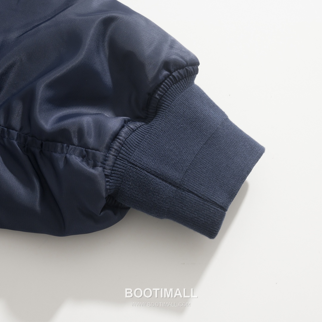 Prada Knit Logo Puffer Nylon Navy Down Jacket 프라다 니트 로고 패퍼 나일론 네이비 다운재킷 38, 40, 42, 44 13