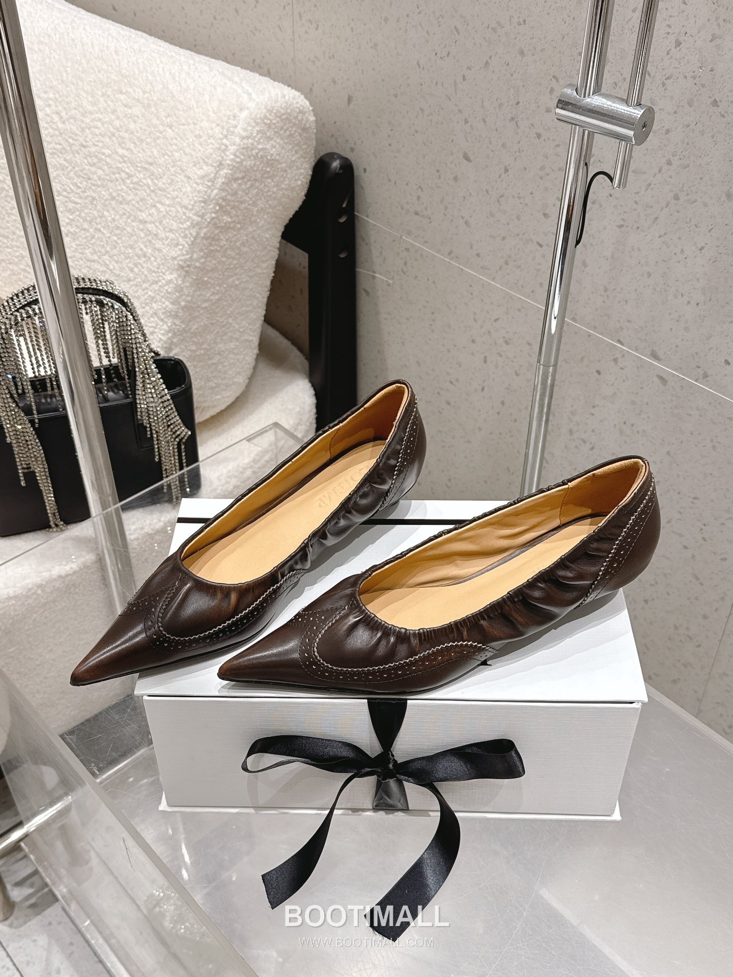 Cotemp Studded Brogue Kitten Heel Pumps 코템프 스터드 브로그 키튼힐 펌프스 2