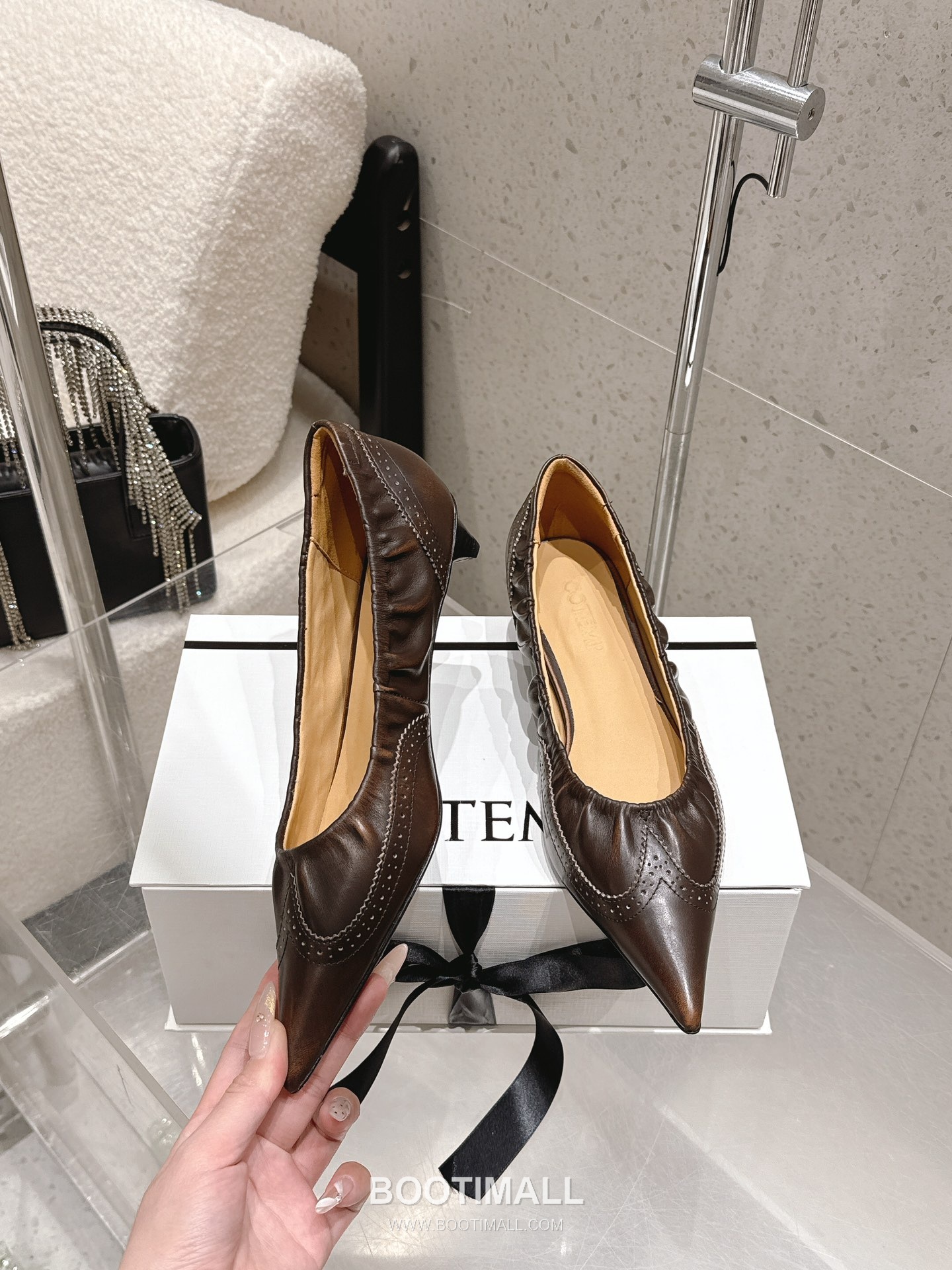 Cotemp Studded Brogue Kitten Heel Pumps 코템프 스터드 브로그 키튼힐 펌프스 3