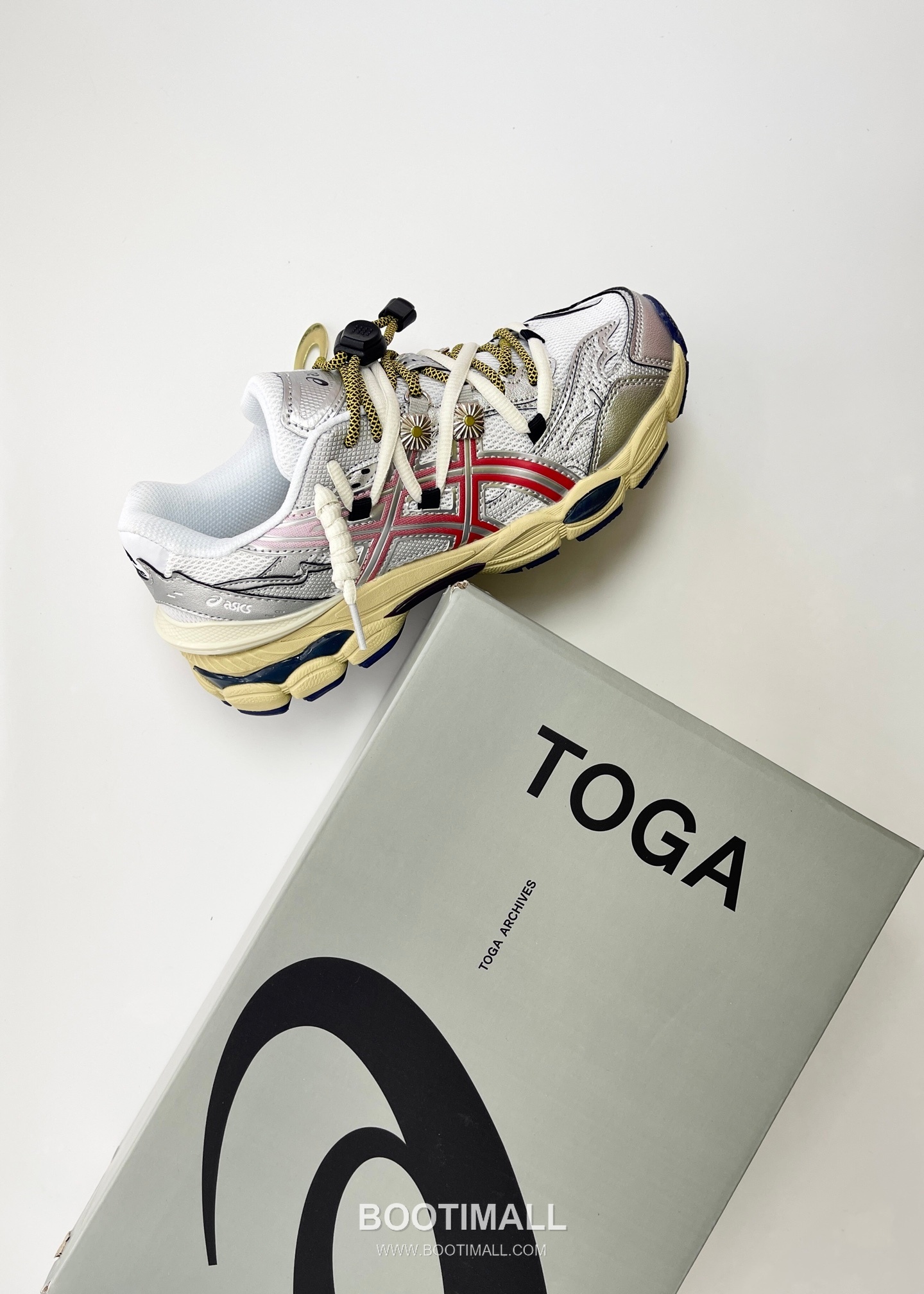 TOGA x ASICS Gel-Cumulus 16 Mesh Synthetic White Sneakers 토가 x 아식스 젤 큐뮬러스 16 메쉬 합성소재 화이트 스니커즈 1