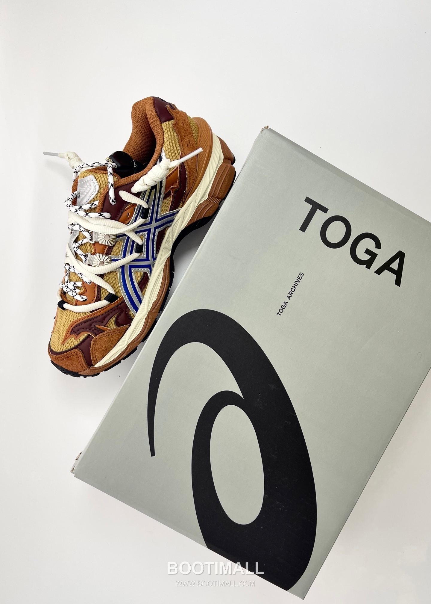 TOGA x ASICS Gel-Cumulus 16 Mesh Black Sneakers 토가 x 아식스 젤 큐뮬러스 16 메쉬 블랙 스니커즈 1