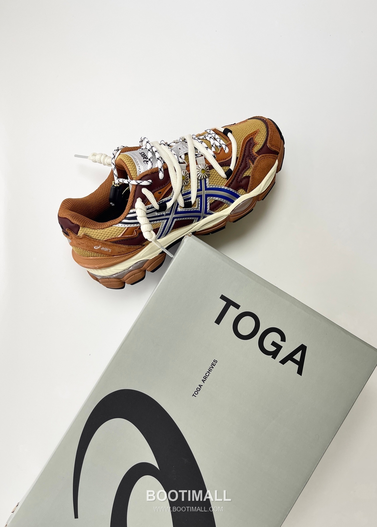 TOGA x ASICS Gel-Cumulus 16 Mesh Black Sneakers 토가 x 아식스 젤 큐뮬러스 16 메쉬 블랙 스니커즈 3