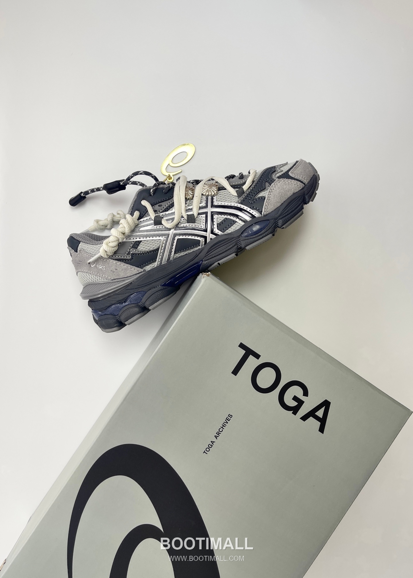 TOGA x ASICS Gel-Cumulus 16 Mesh Black Sneakers 토가 x 아식스 젤 큐뮬러스 16 메쉬 블랙 스니커즈 1