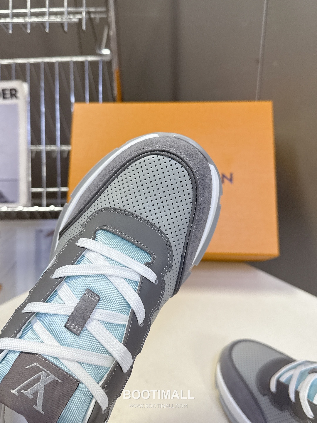 Louis Vuitton Retro Platform Sneaker Calfskin Mesh Sneakers 루이비통 레트로 플랫폼 스니커즈 송아지가죽 메쉬 7