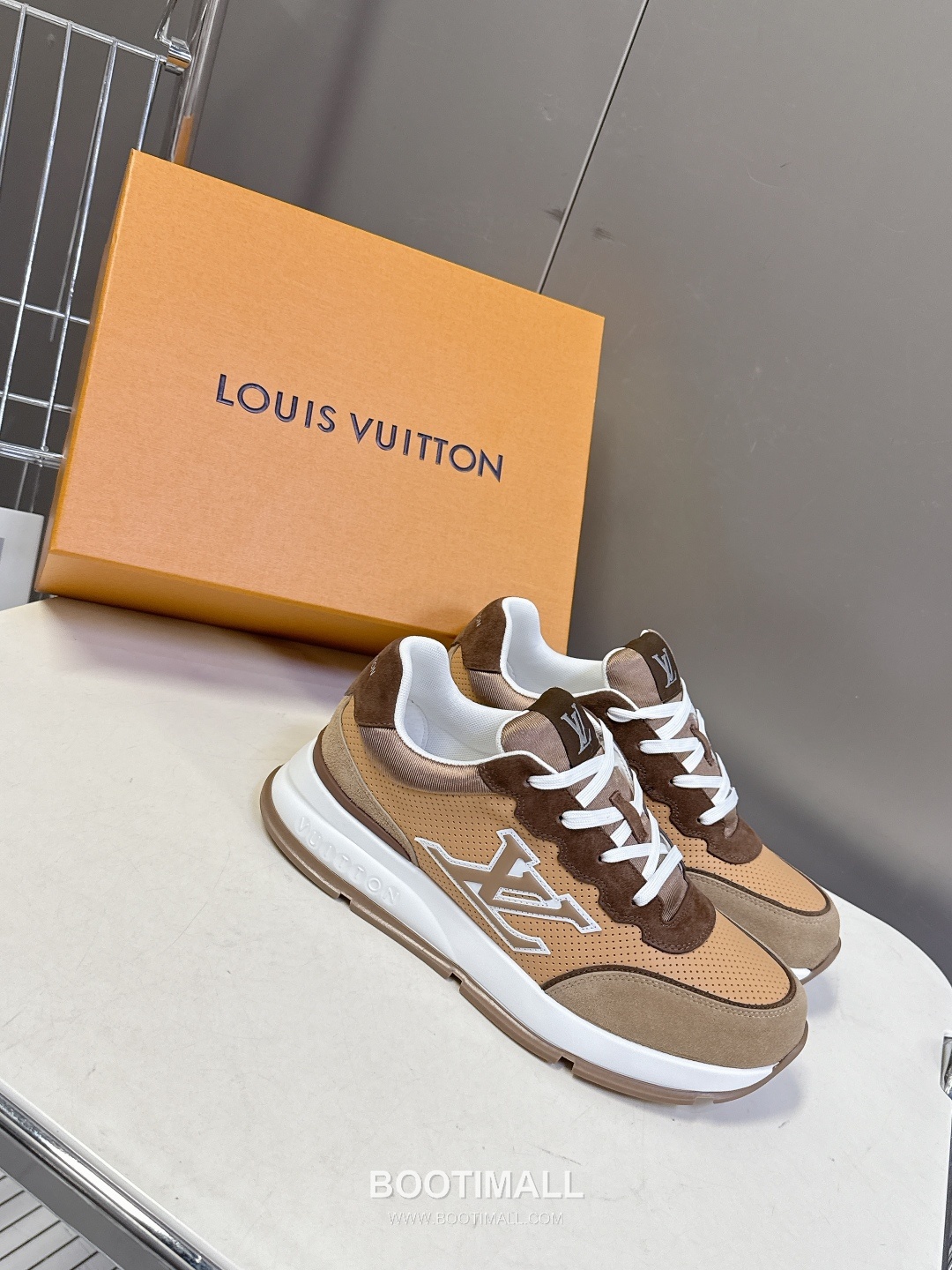 Louis Vuitton Retro Platform Sneaker Calfskin Mesh Sneakers 루이비통 레트로 플랫폼 스니커즈 송아지가죽 메쉬 2