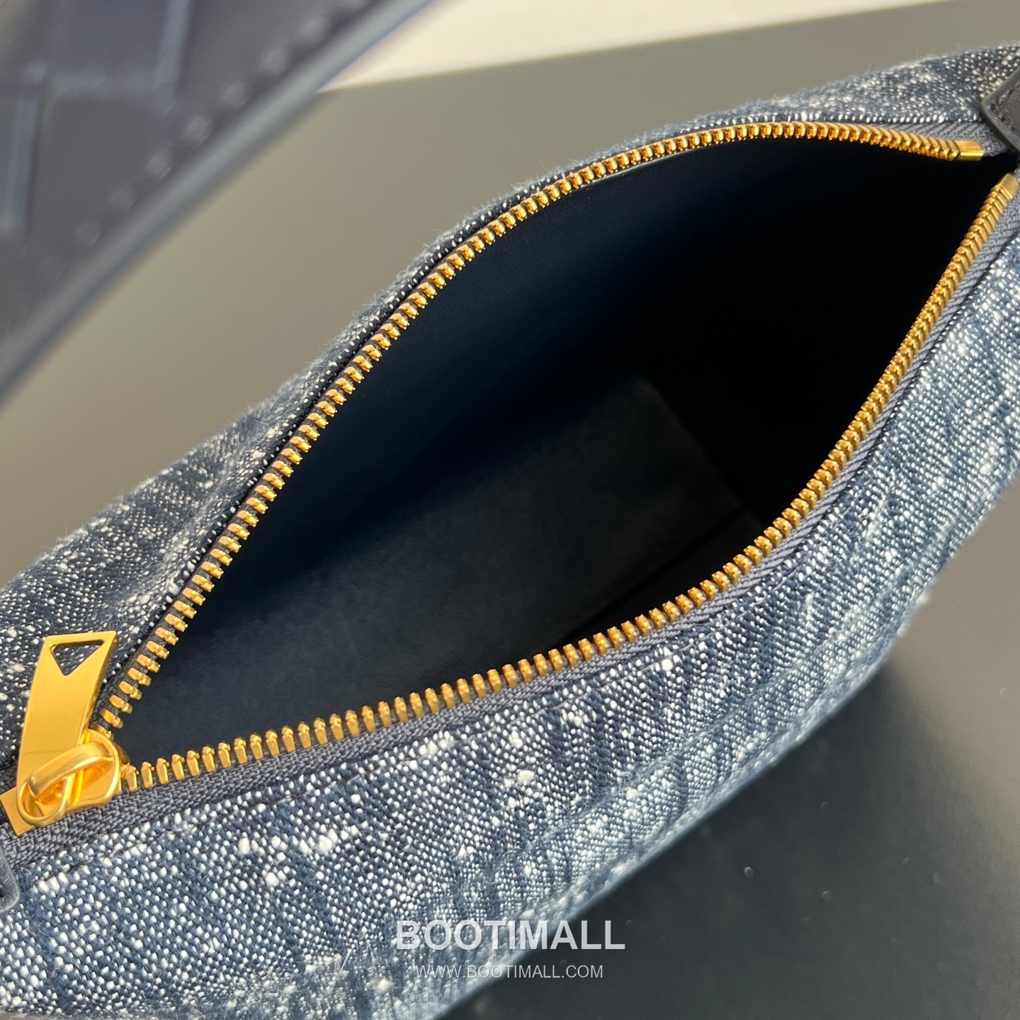 Bottega Veneta Wallace Bag Terry Denim, Woven Leather Blue Top Handle Bag 보테가 베네타 월리스 백 테리 데님, 위빙 레더 블루 탑핸들백 20cm 8