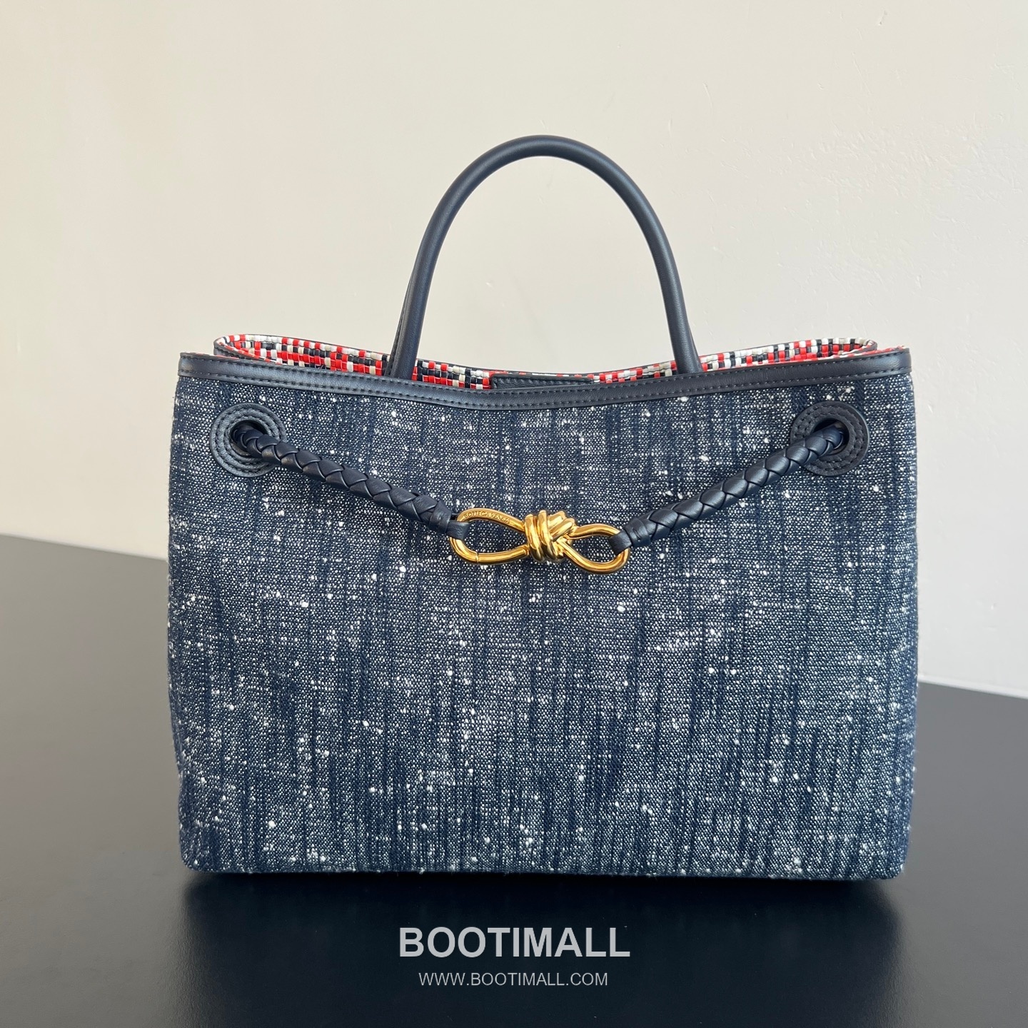 Bottega Veneta Andiamo Tote Terry Denim, Intrecciato Leather Blue Tote Bag 보테가 베네타 안디아모 토트 테리 데님, 인트레치아토 가죽 블루 토트백 35cm 5