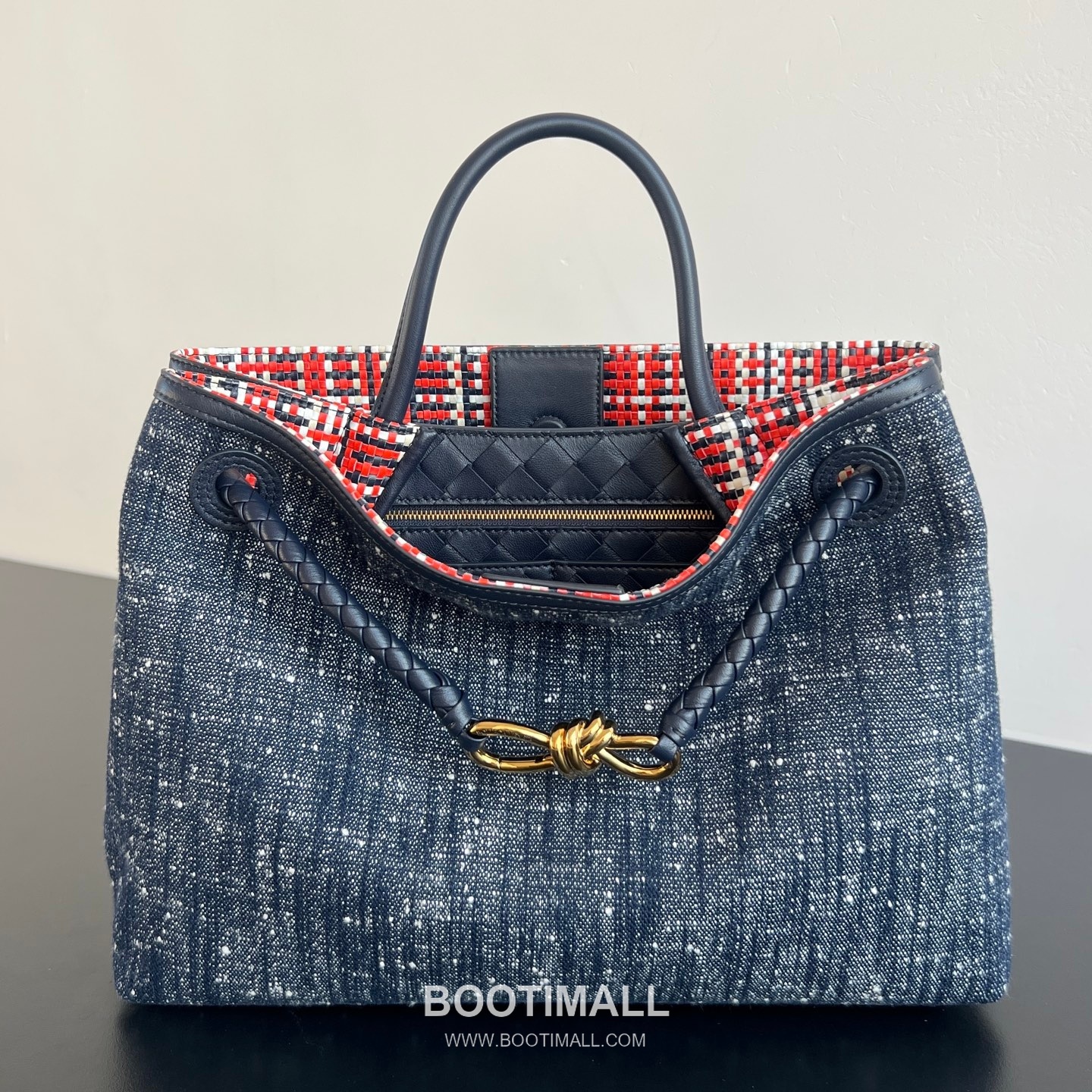Bottega Veneta Andiamo Tote Terry Denim, Intrecciato Leather Blue Tote Bag 보테가 베네타 안디아모 토트 테리 데님, 인트레치아토 가죽 블루 토트백 35cm 6