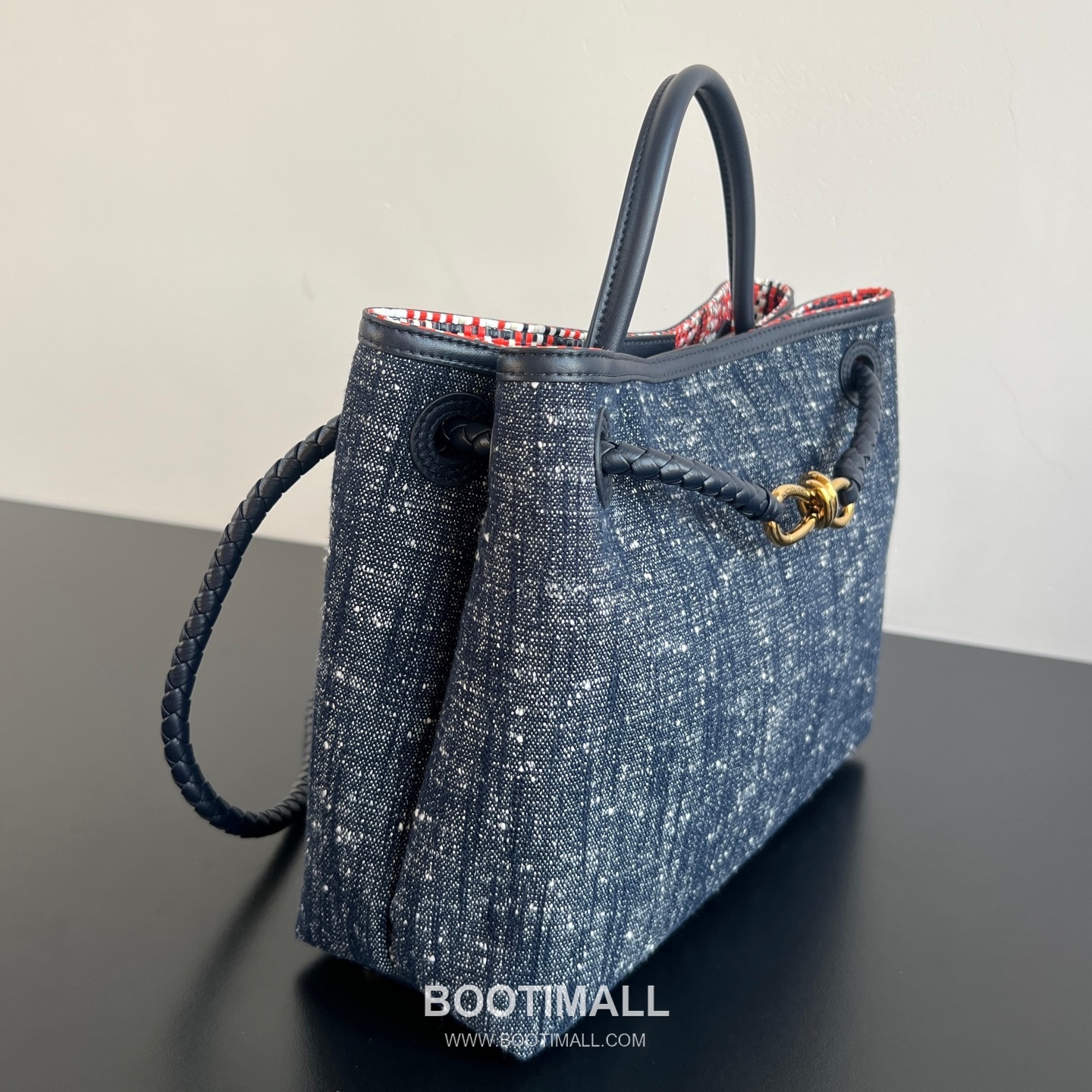 Bottega Veneta Andiamo Tote Terry Denim, Intrecciato Leather Blue Tote Bag 보테가 베네타 안디아모 토트 테리 데님, 인트레치아토 가죽 블루 토트백 35cm 7