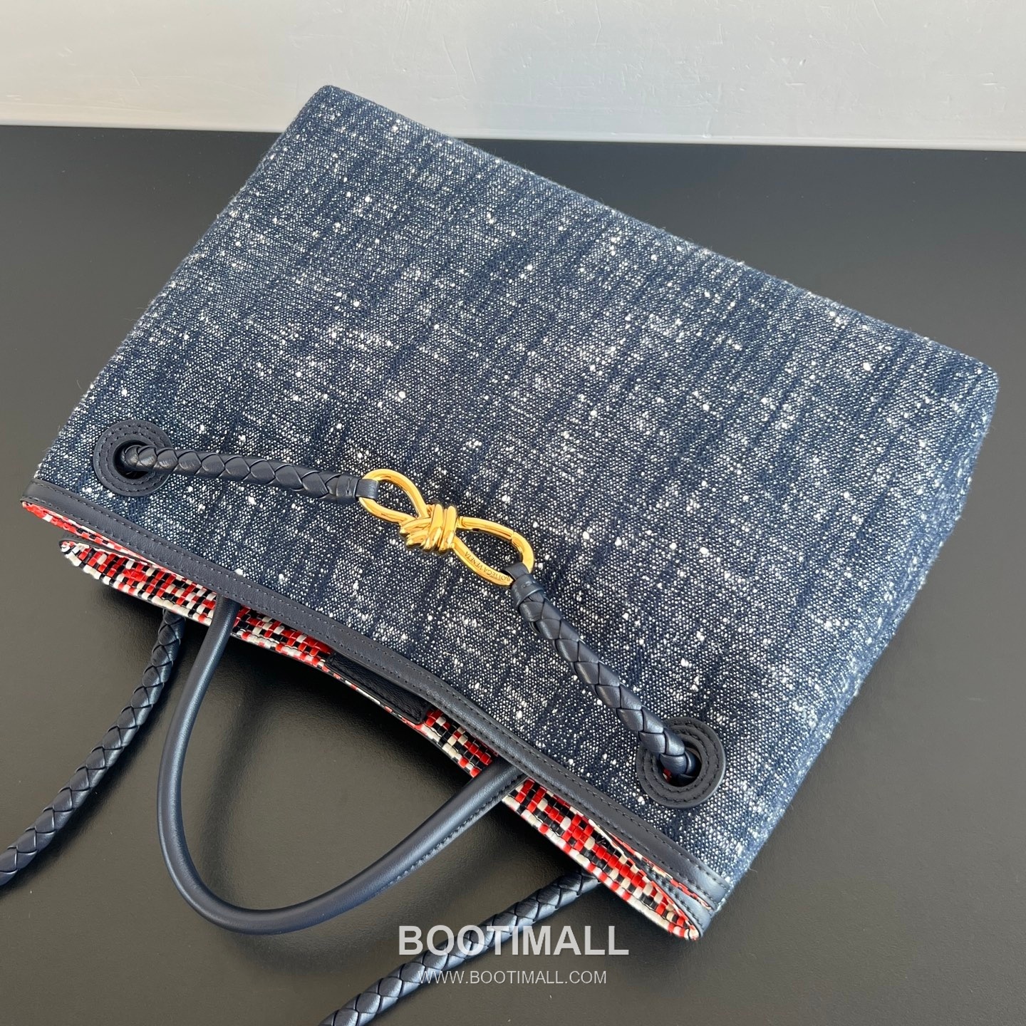 Bottega Veneta Andiamo Tote Terry Denim, Intrecciato Leather Blue Tote Bag 보테가 베네타 안디아모 토트 테리 데님, 인트레치아토 가죽 블루 토트백 35cm 10