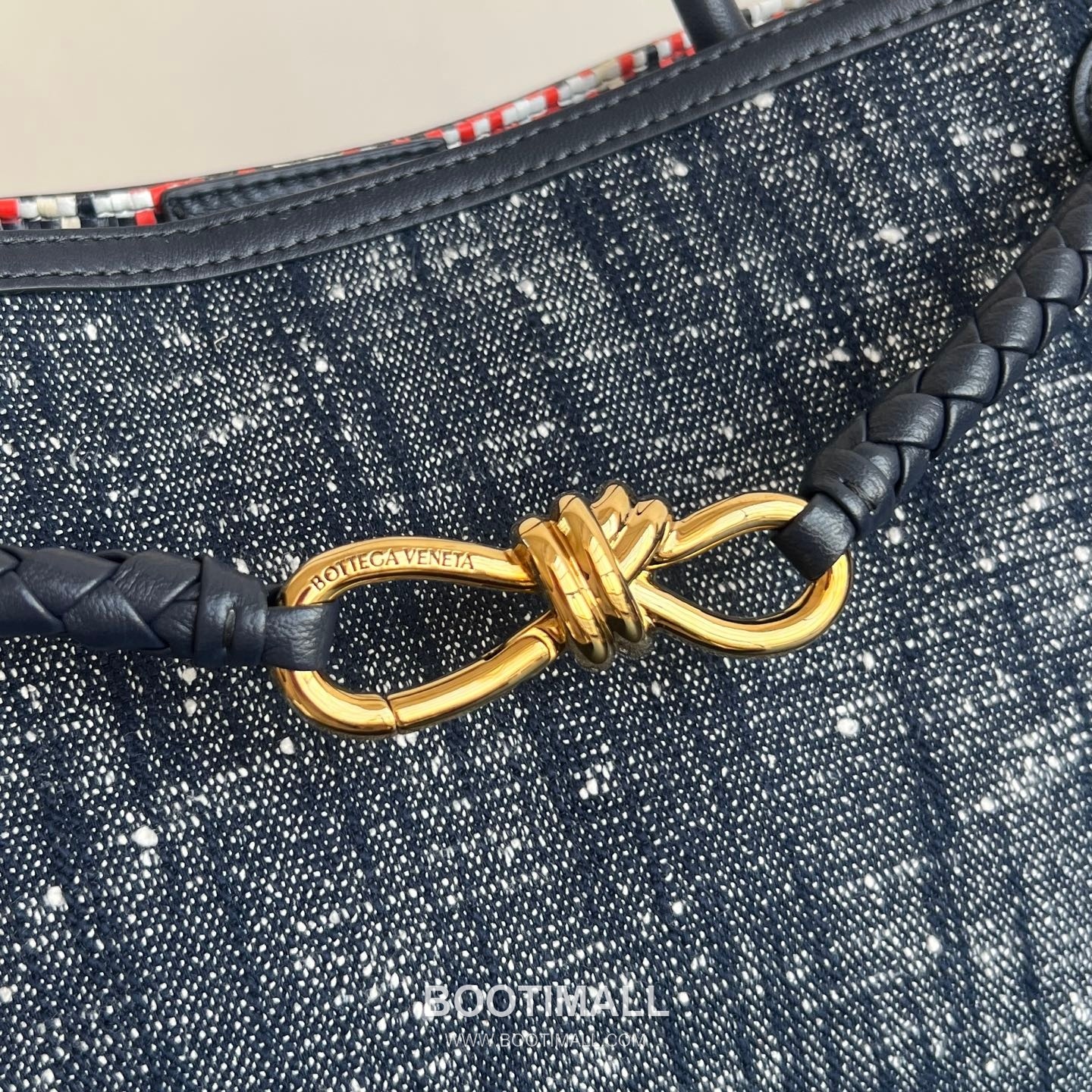 Bottega Veneta Andiamo Tote Terry Denim, Intrecciato Leather Blue Tote Bag 보테가 베네타 안디아모 토트 테리 데님, 인트레치아토 가죽 블루 토트백 35cm 12