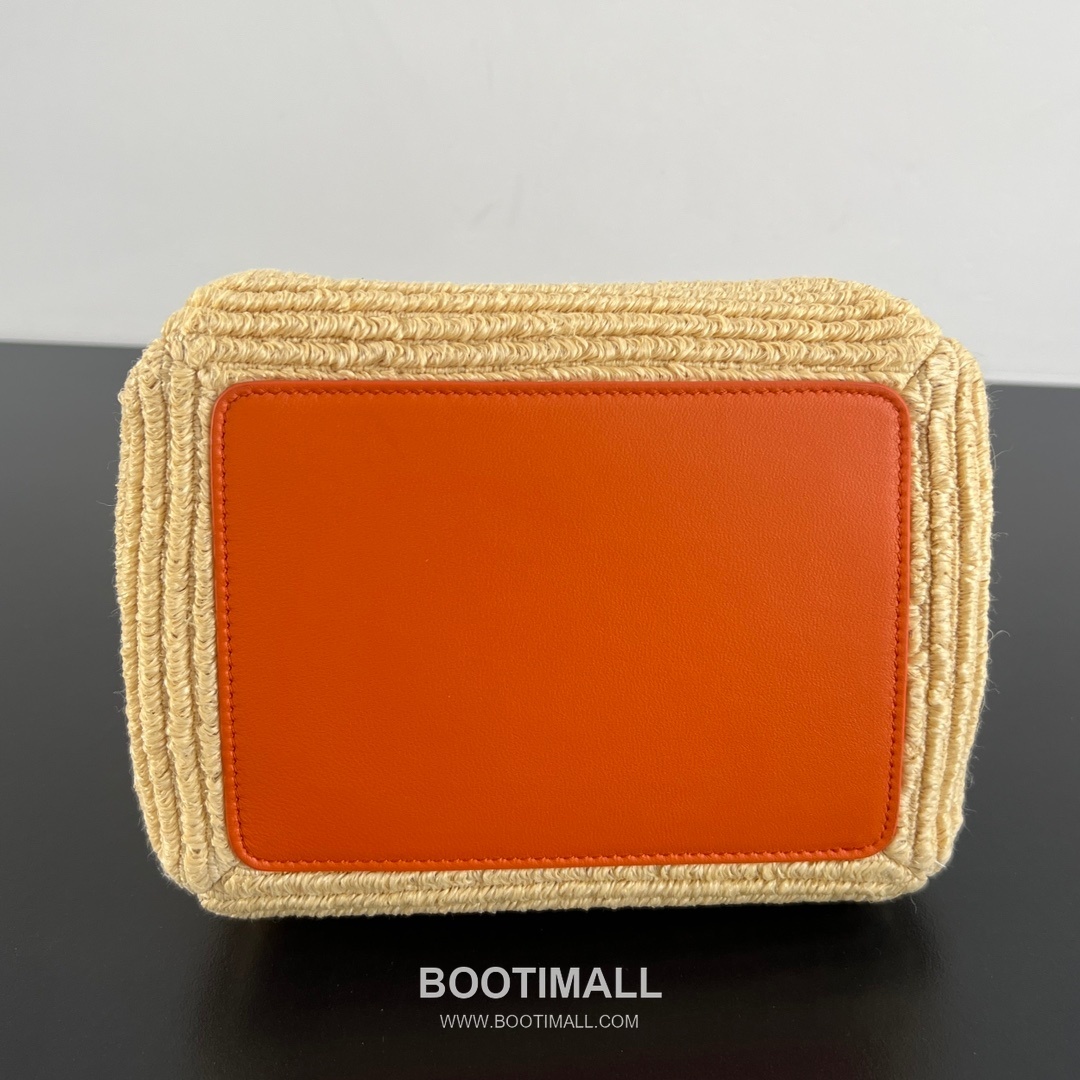 Bottega Veneta Parachute Bag Leather, Nylon Raffia Orange Shoulder Bag 보테가 베네타 파라슈트 백 가죽, 나일론 라피아 오렌지 숄더백 21cm 7