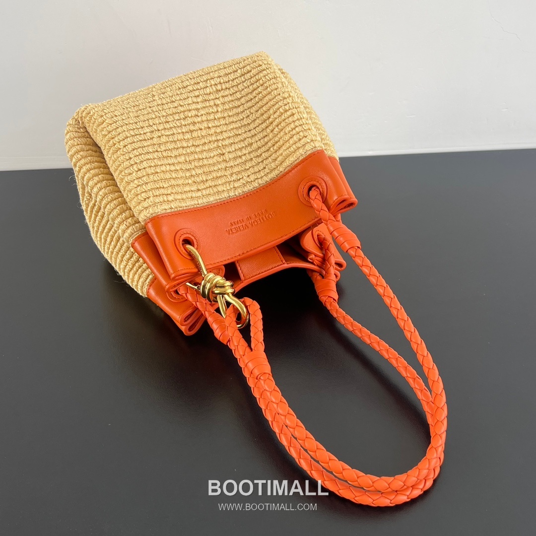 Bottega Veneta Parachute Bag Leather, Nylon Raffia Orange Shoulder Bag 보테가 베네타 파라슈트 백 가죽, 나일론 라피아 오렌지 숄더백 21cm 8