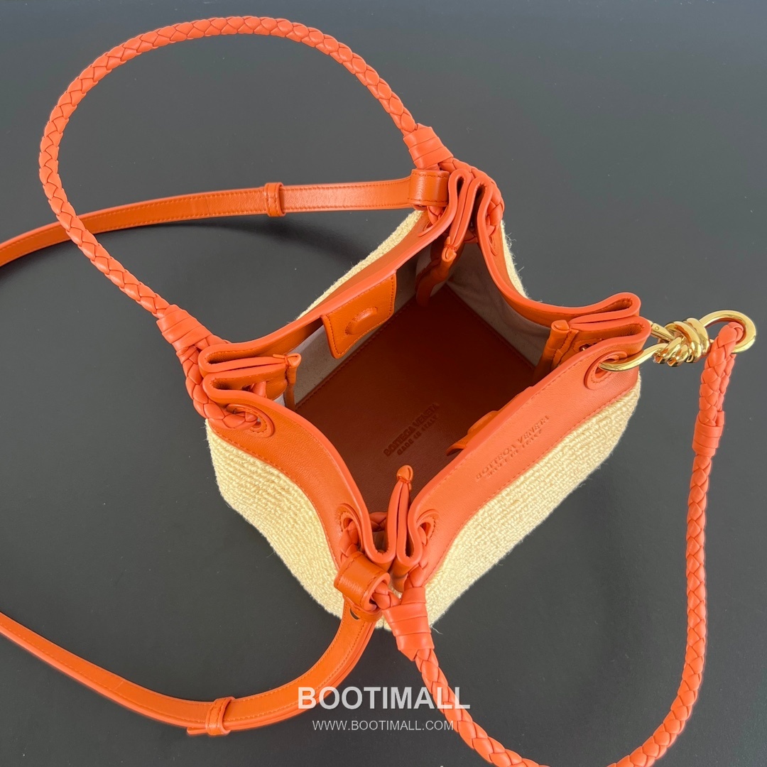 Bottega Veneta Parachute Bag Leather, Nylon Raffia Orange Shoulder Bag 보테가 베네타 파라슈트 백 가죽, 나일론 라피아 오렌지 숄더백 21cm 9