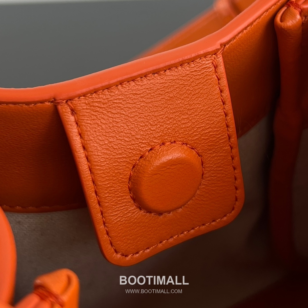 Bottega Veneta Parachute Bag Leather, Nylon Raffia Orange Shoulder Bag 보테가 베네타 파라슈트 백 가죽, 나일론 라피아 오렌지 숄더백 21cm 11