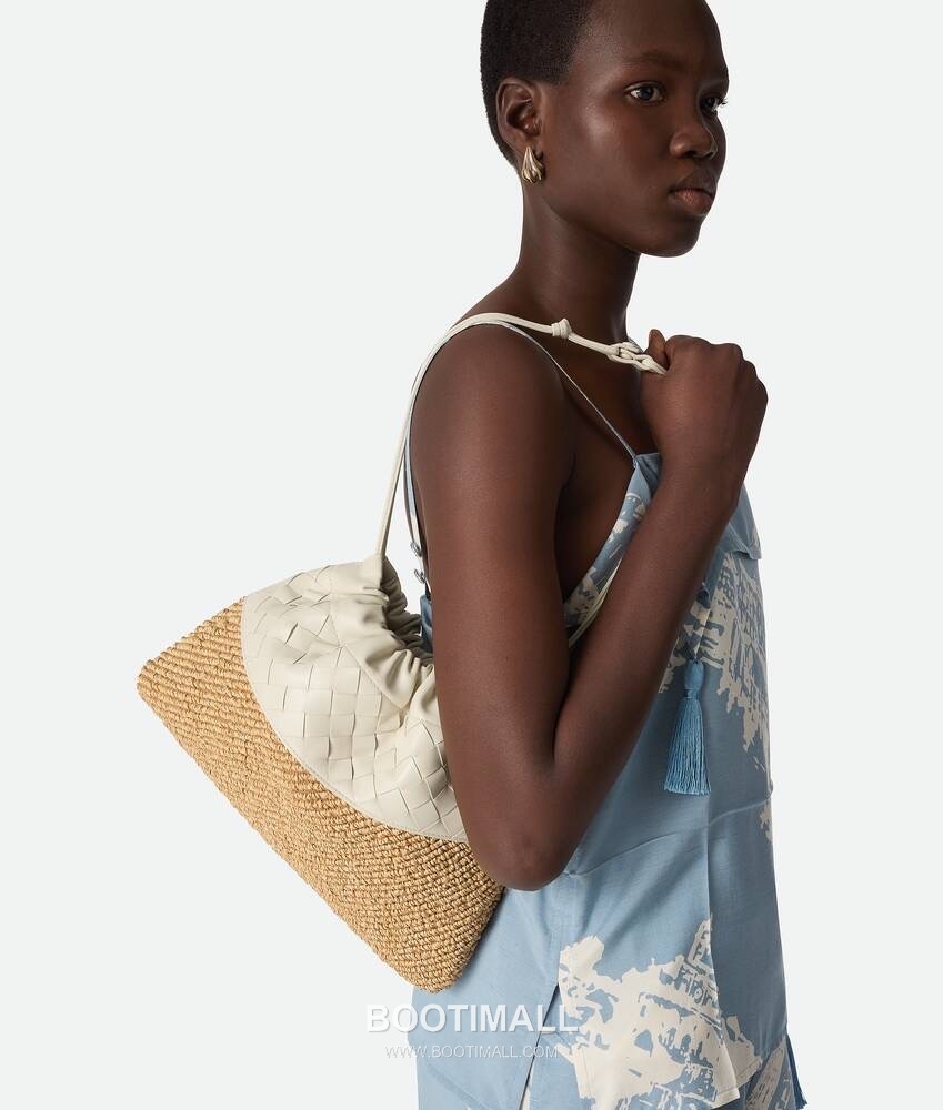 Bottega Veneta Woven Raffia Dustbag Raffia, Calfskin Beige Crossbody Bag 보테가 베네타 위빙 라피아 더스트백 839102 라피아, 카프스킨 베이지 크로스백 32cm 3