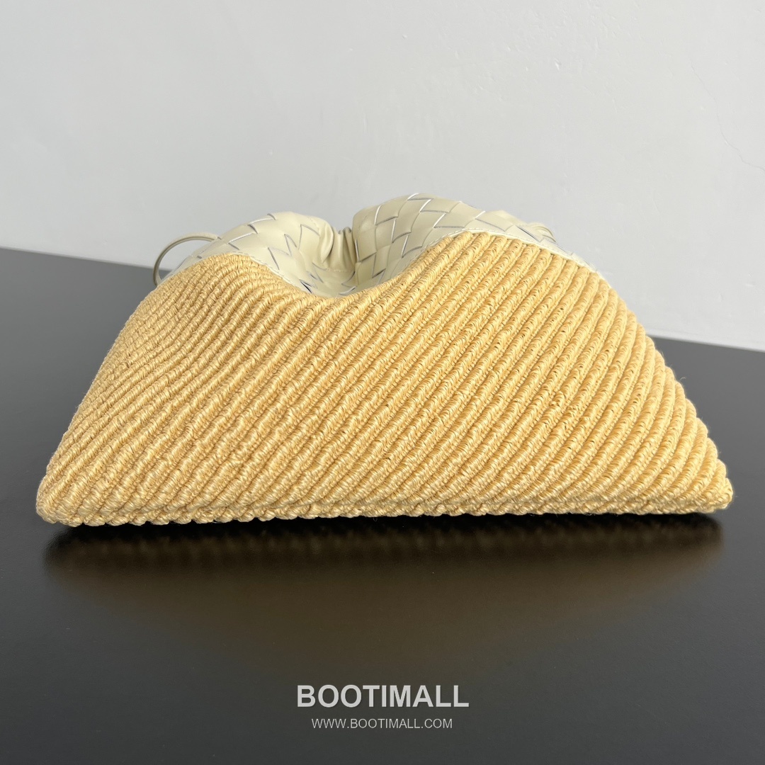 Bottega Veneta Woven Raffia Dustbag Raffia, Calfskin Beige Crossbody Bag 보테가 베네타 위빙 라피아 더스트백 839102 라피아, 카프스킨 베이지 크로스백 32cm 7