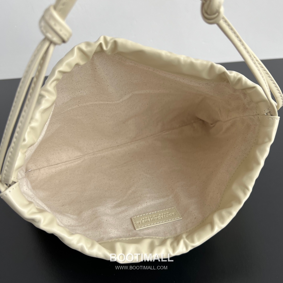 Bottega Veneta Woven Raffia Dustbag Raffia, Calfskin Beige Crossbody Bag 보테가 베네타 위빙 라피아 더스트백 839102 라피아, 카프스킨 베이지 크로스백 32cm 9